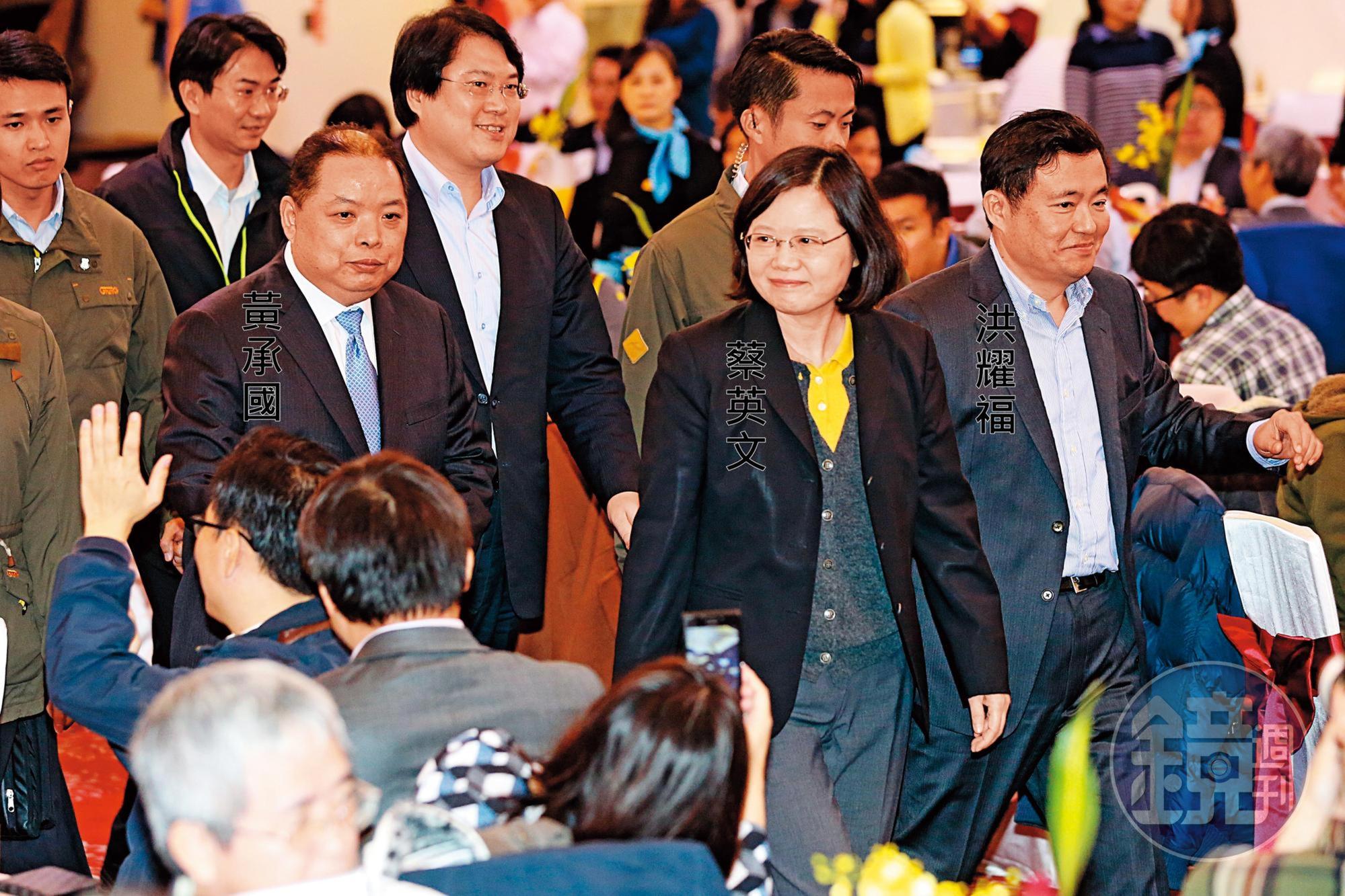 挺英色彩濃厚的民進黨中常委黃承國在總統初選過後,已數度在中常會對卓榮泰、羅文嘉開砲。