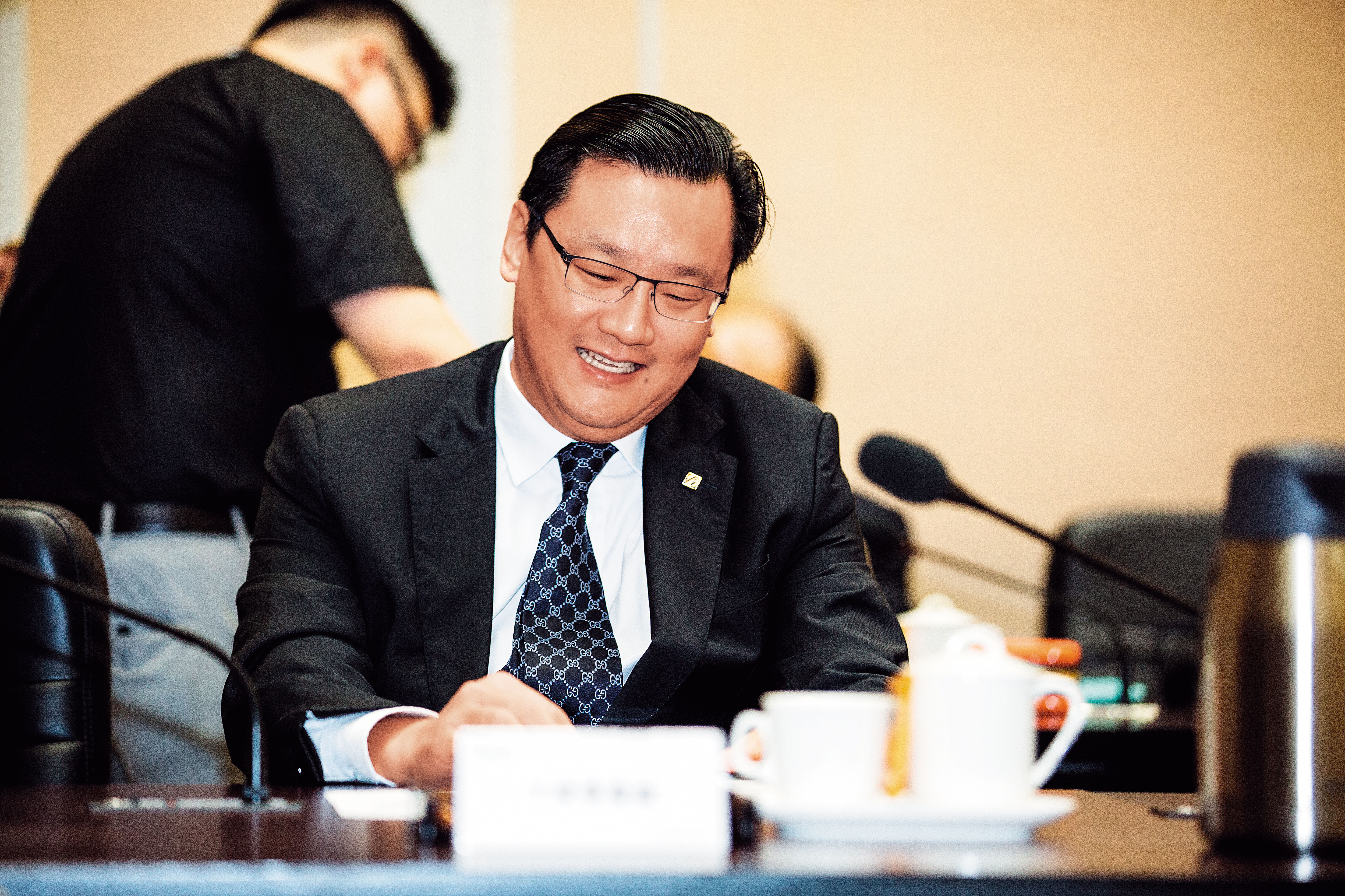 有越南王之稱的丁善理家族是TVBS的第2大股東，並由丁廣鋐出任TVBS副董事長。