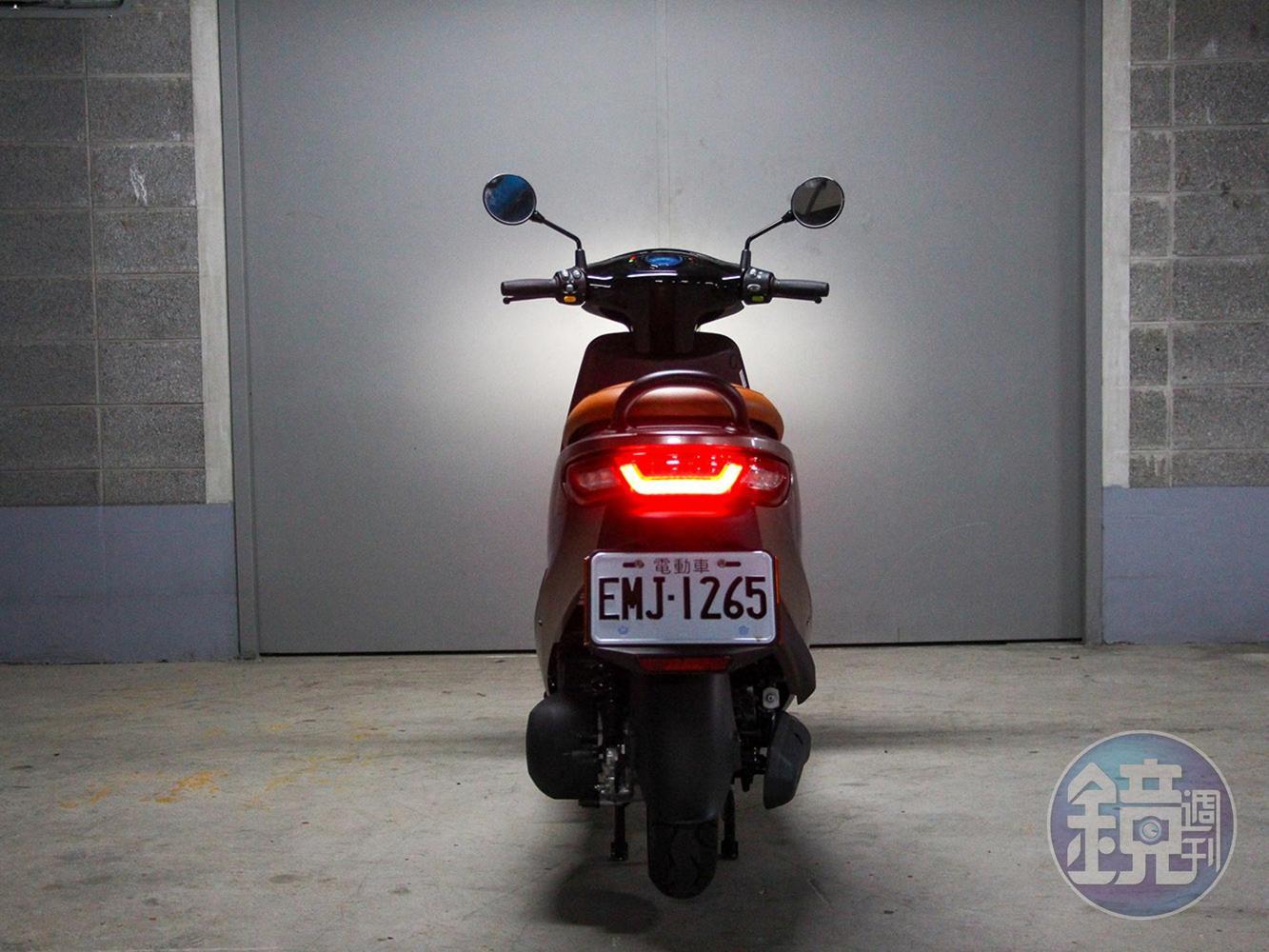 車尾的LED燈組辨識度也相當高。