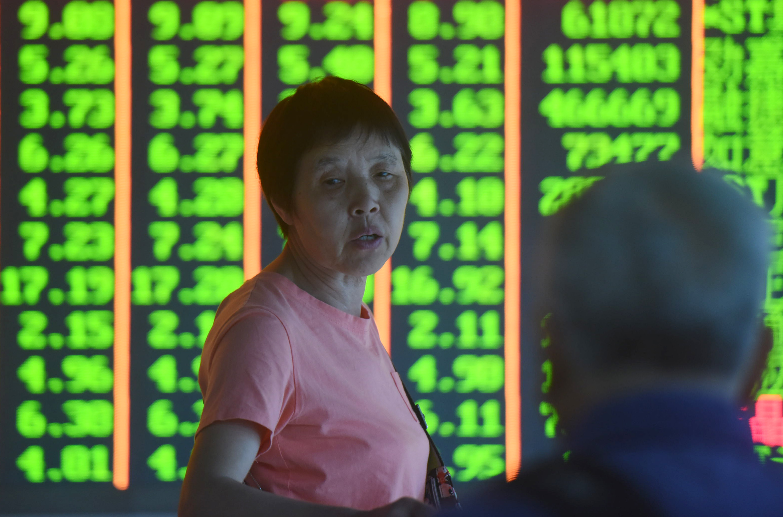 中美貿易戰惡化，上證指數跌破2800點，賣壓沉重。（東方IC）