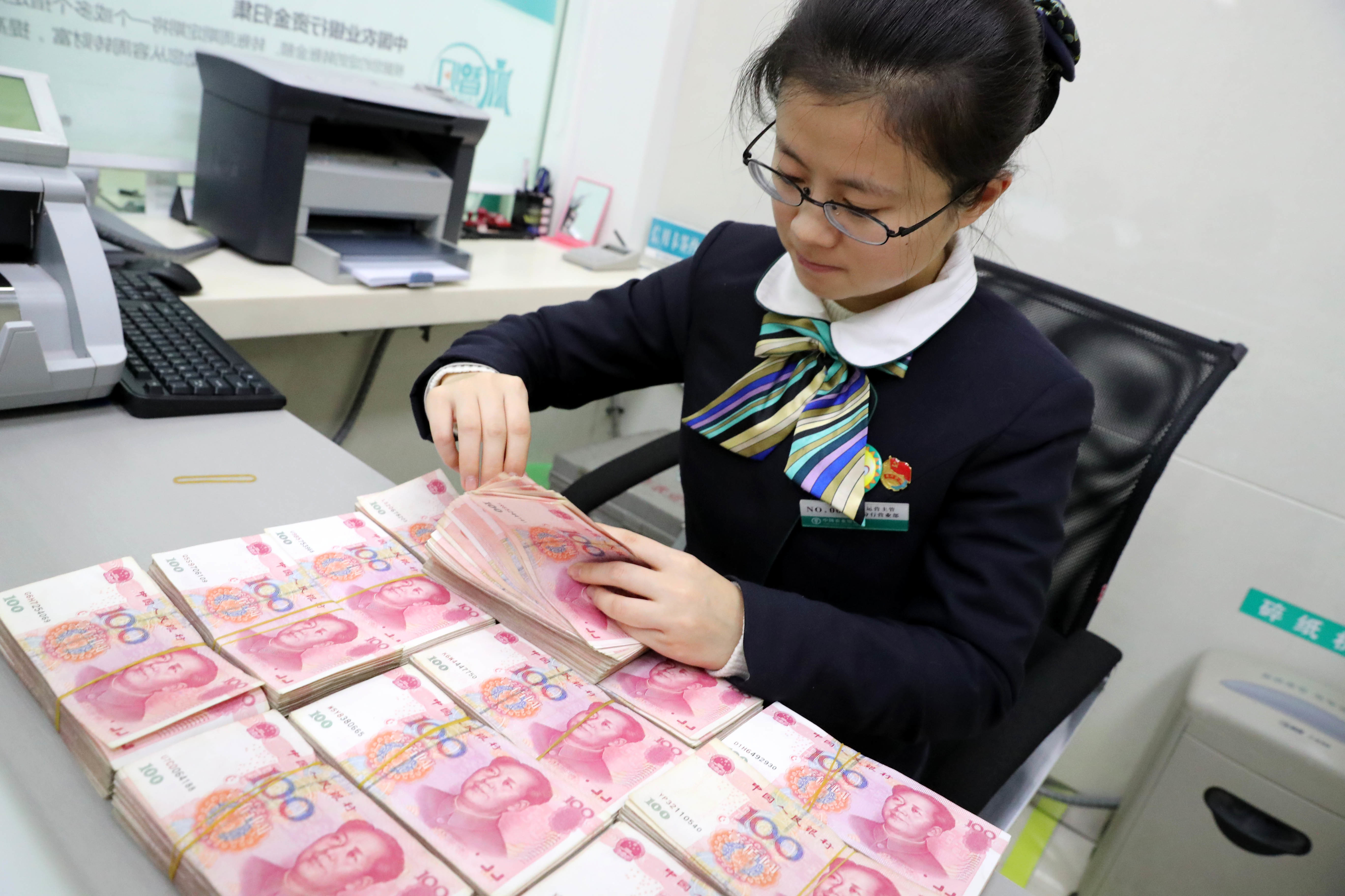 美中貿易戰重啟，人民幣一舉跌破「7」心理關卡，也讓新台幣大貶。（東方IC）