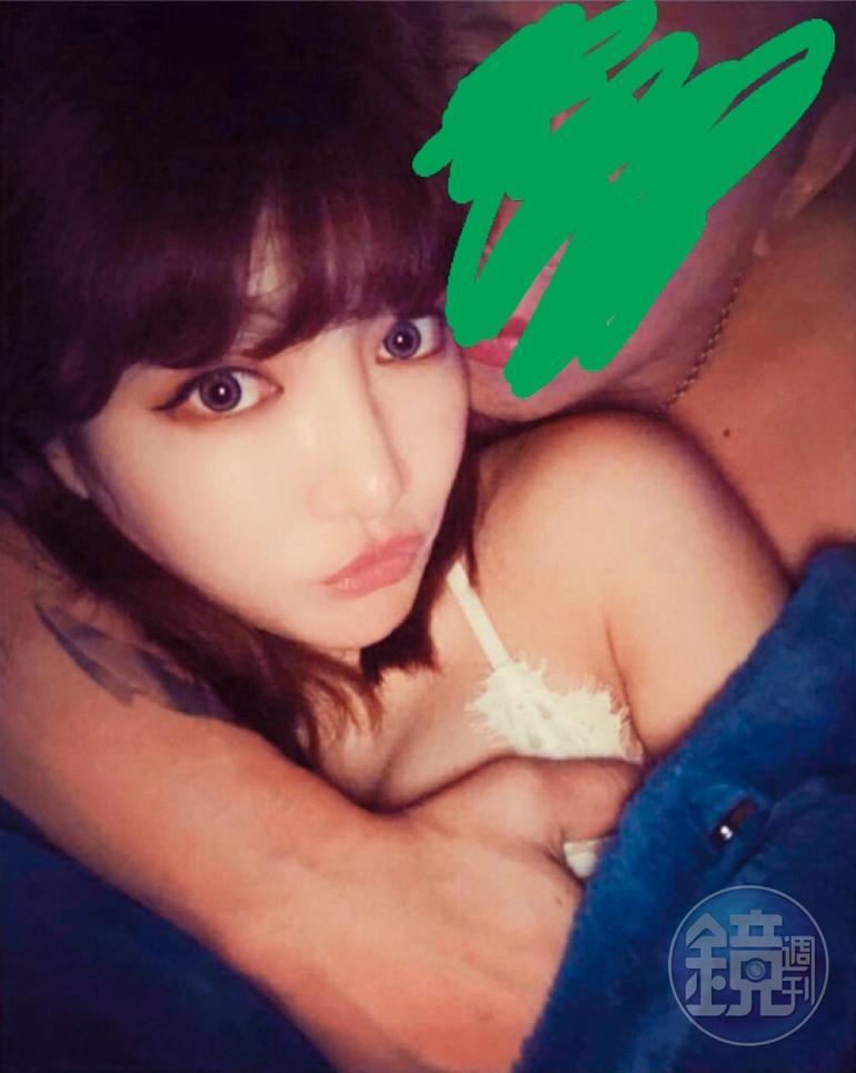 呂男和屁蛋妹去年底交往時，曾拍下親密的抓奶照。（讀者提供）