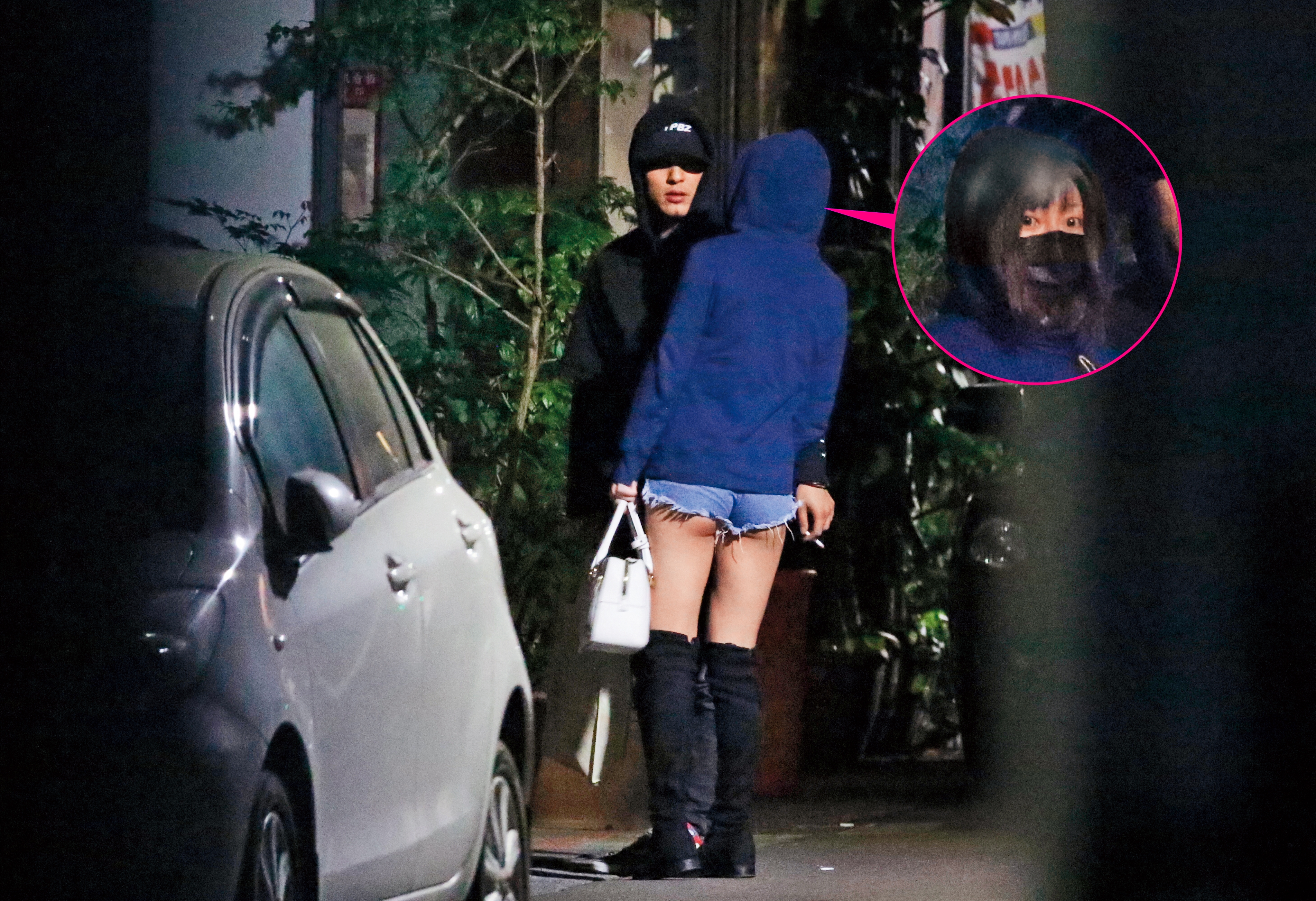 前年二月，本刊曾直擊嘎嘎帶著屁蛋妹和友人聚餐，玩到凌晨小倆口才手牽著手步行離開，一起回到嘎嘎位於台北市市民大道上的住處。