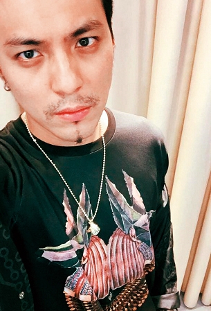 本刊曝光嘎嘎疑似同時交往3女後，屁蛋妹立刻將先前讚賞嘎嘎魅力的貼文刪除，接著發文痛罵，「真的是渣男無誤！」（翻攝自嘎嘎臉書）
