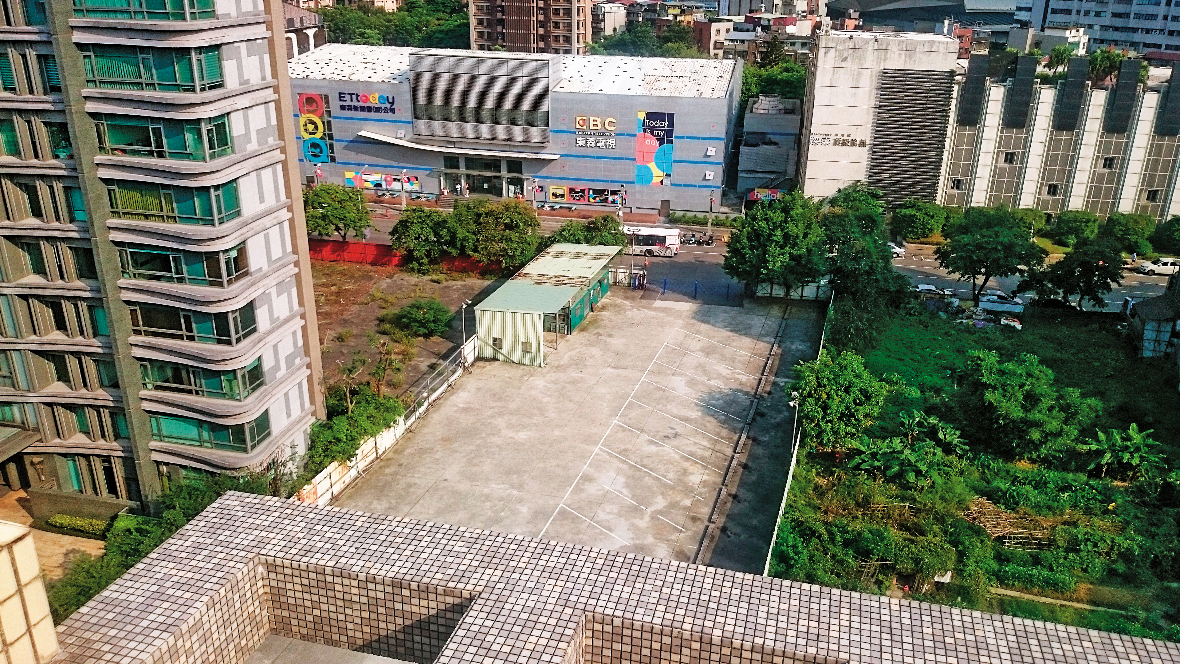 老二李博德力挺大哥，名下土地（圖）寧可放著養蚊子，也不租給三弟當停車場。