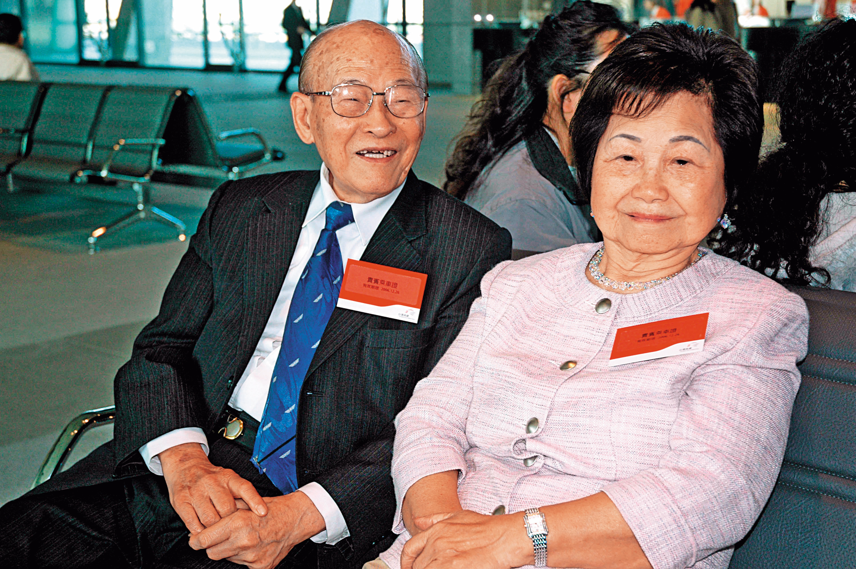 已故監委李炳盛(左)與妻子李鳳藻(右),為兒子們打造了一個客運帝國。(中央社)