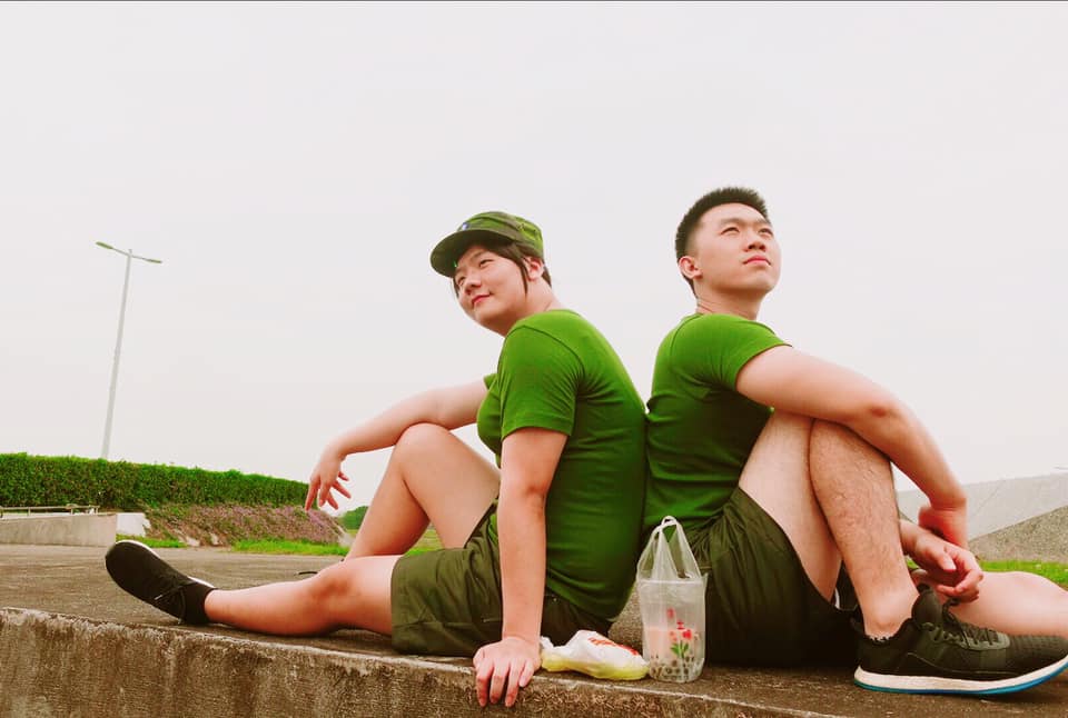 網紅阿翰被國防部要求道歉，並下架偽冒《莒光園地》等影片，否則將提出告訴。（翻攝自阿翰po影片臉書粉專）