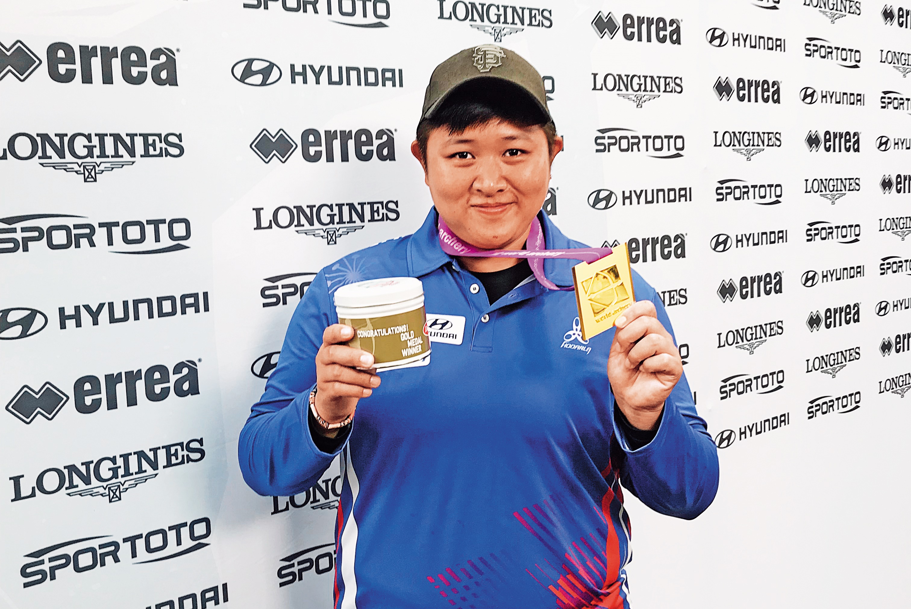 今年在荷蘭舉行的世界射箭錦標賽，黃逸柔和隊友合力奪下複合弓女團金牌，刷新隊史紀錄。（黃逸柔提供）