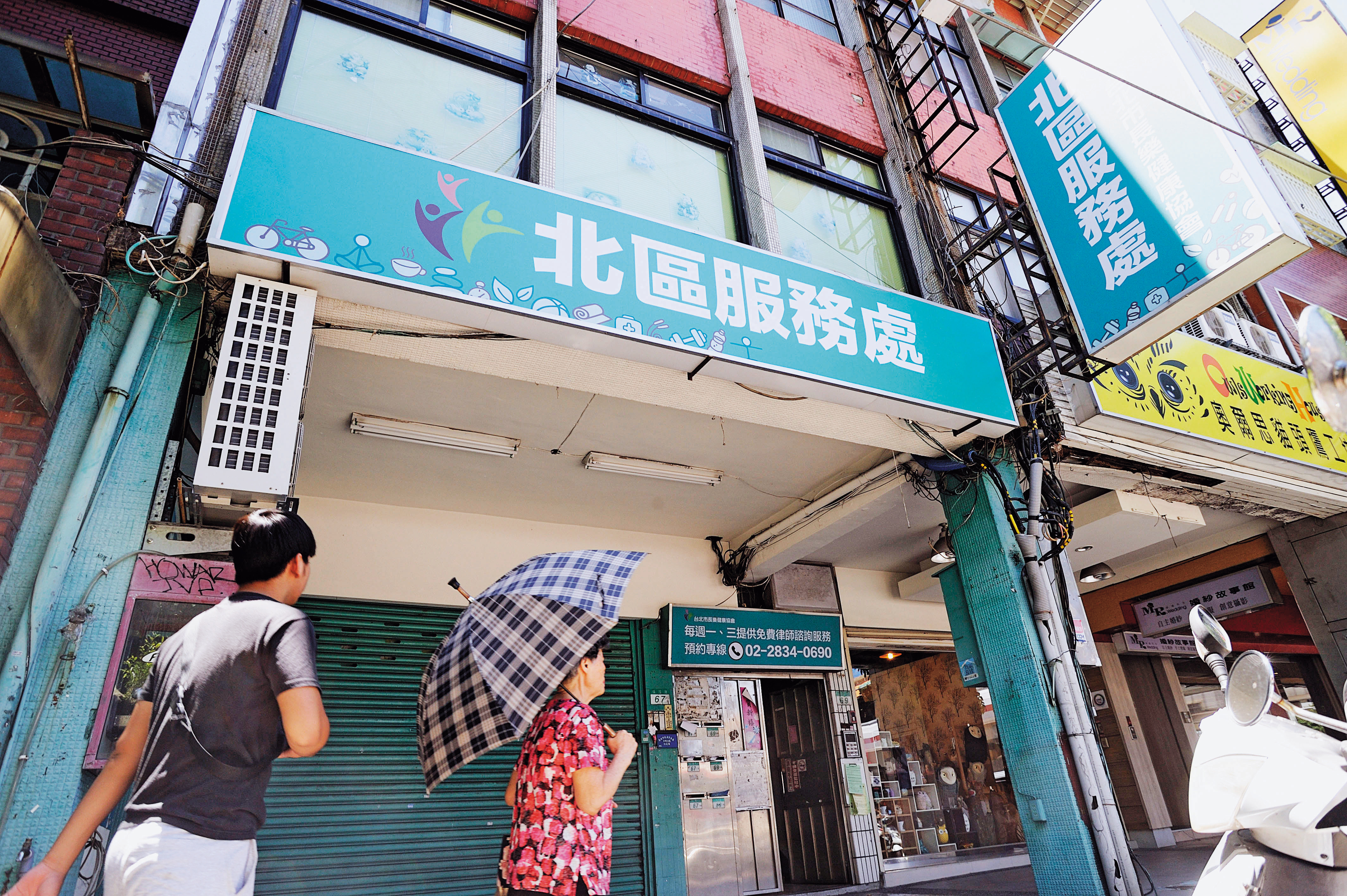 北市士林福國路67號的謝長廷政治起家厝，歷經5代嫡系民代扎根，但交棒到謝維洲手上後，如今卻關門大吉，昔日門口高掛的莊瑞雄與謝維洲人像看板已不復見。