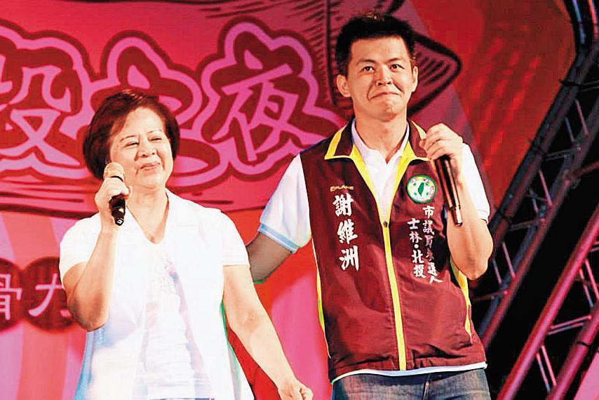 謝長廷之妻游芳枝(左)愛子有加,過去曾描述當年會進入宋七力顯像館,是因兒子謝維洲(右)小時稱看得到宋七力的分身。(翻攝謝維洲臉書)