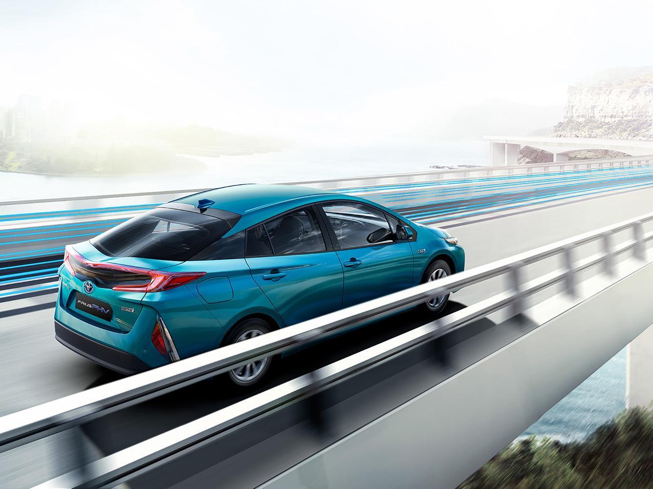 PRIUS PHV兼具EV純電與HV油電車款優點，既能享受純電駕馭樂趣，又可免除續航力不足焦慮。