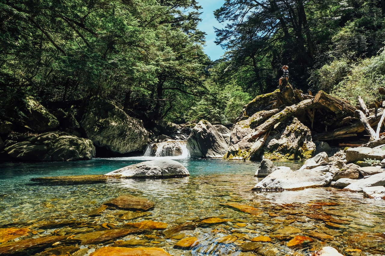 清澈的溪水，水溫終年維持在攝氏8度左右，仙地美境令人嚮往。 