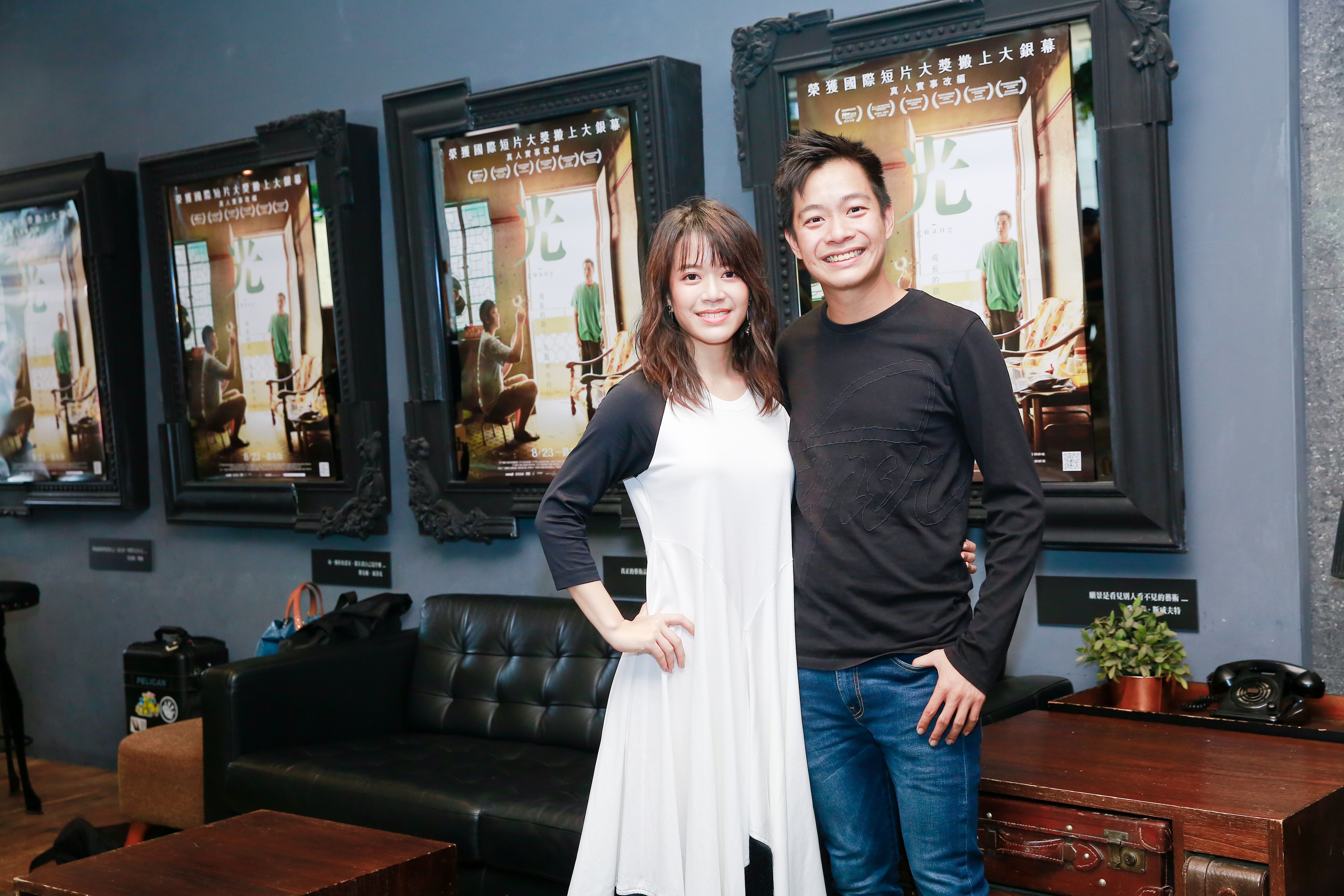 郭修彧（左）與二哥郭修篆（右）一個唱一個編導，改編自閉症大哥郭修鍇的故事登上大銀幕，可說是三兄妹的集體作品。