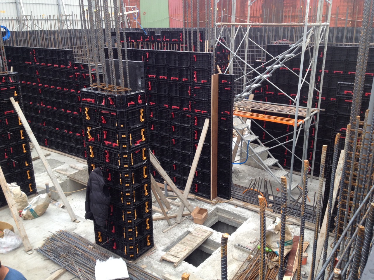 戴雲發研發的Alfa Safe工法經過「國家地震中心」的測試，其中「Alfa Safe柱中柱」的抗震韌性較傳統工法提升近1倍。（戴雲發提供）