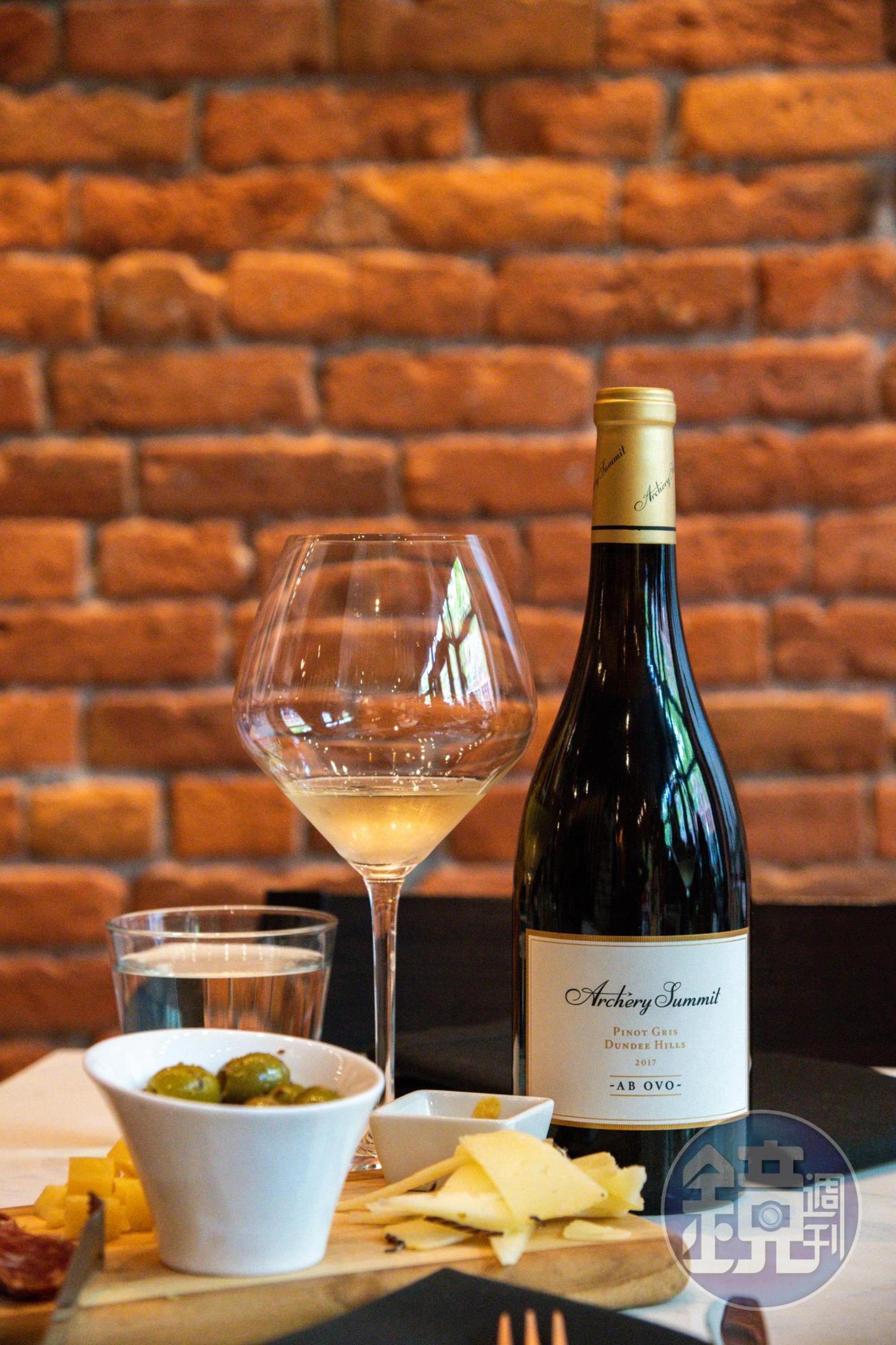 來自「Dundee Hills」酒莊的Pinot Gris白酒,酸香清爽,很適合夏日品嘗。