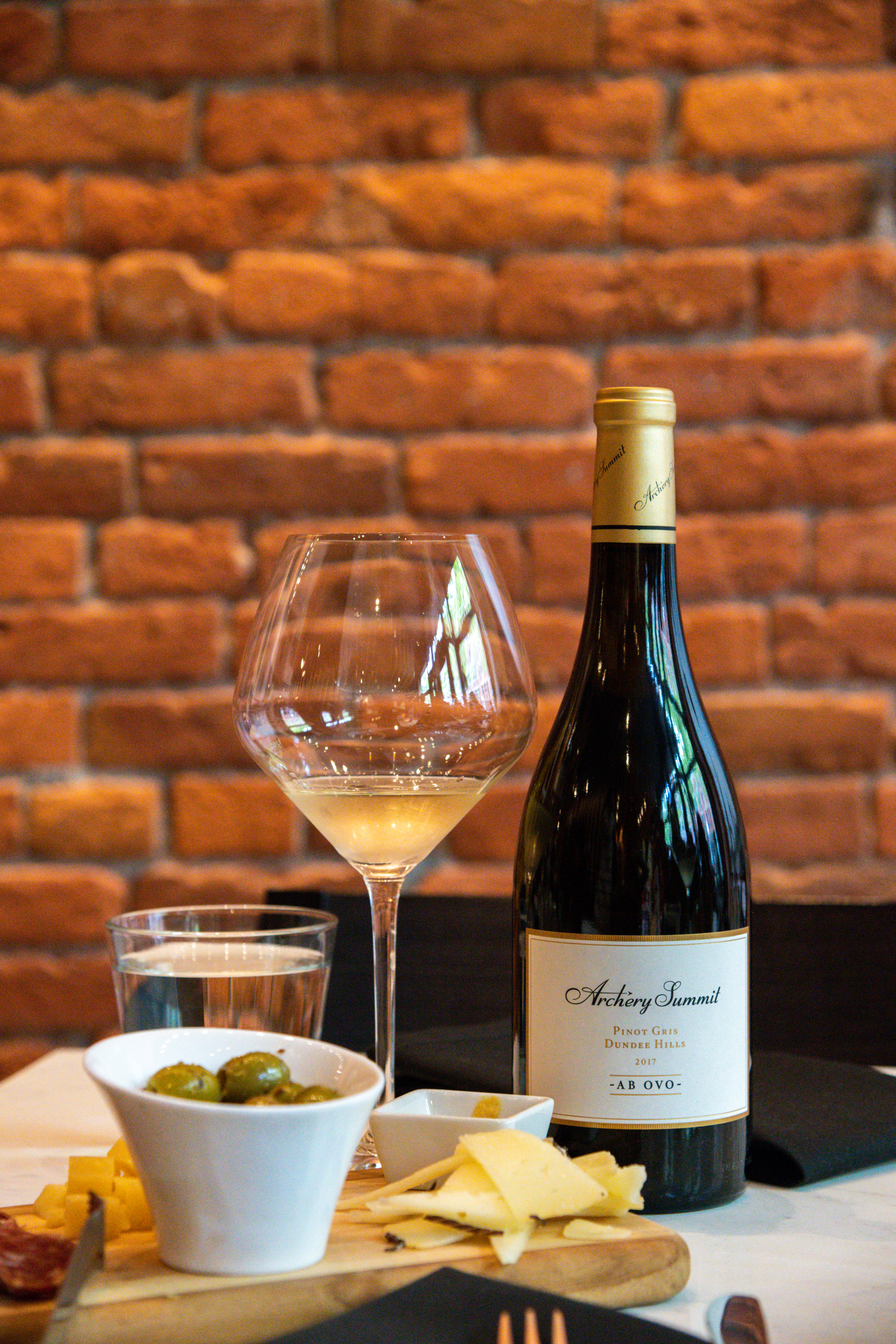 來自「Dundee Hills」酒莊的Pinot Gris白酒，酸香清爽，很適合夏日品嘗。