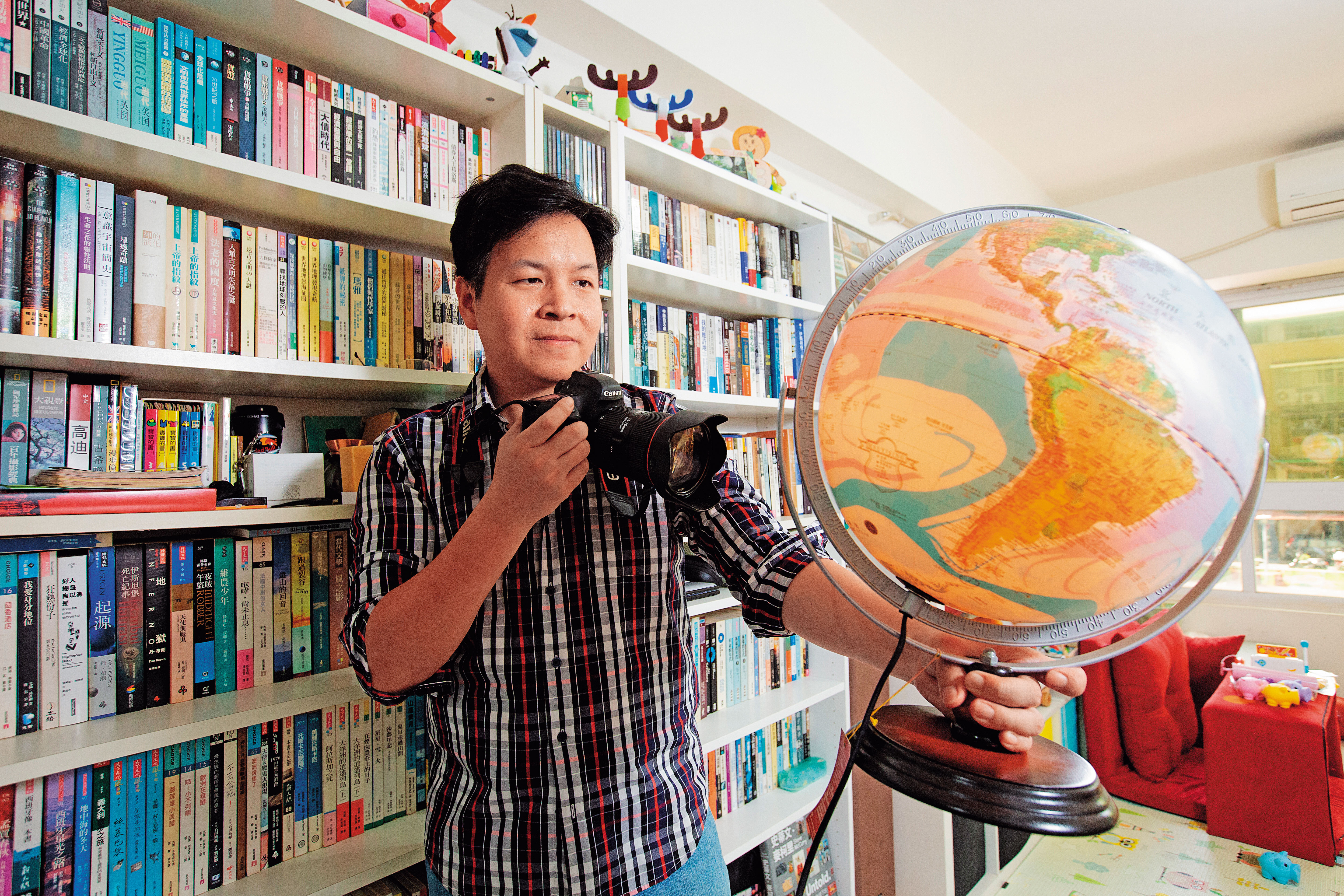 從小就是個歷史控，林志昊經常能從大國的權力互動中，嗅出投資機會。