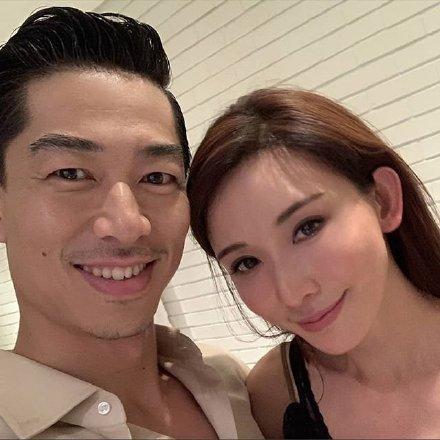 林志玲和Akira婚後正在努力拚做人。(翻攝林志玲微博)