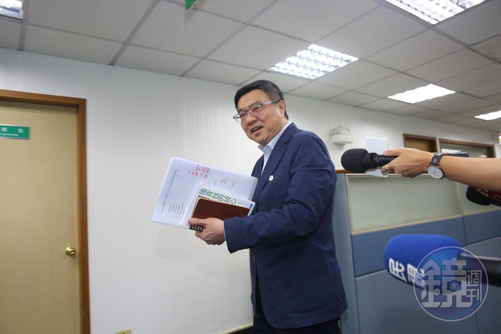 民進黨主席卓榮泰受訪表示，他沒聽說謝維洲改姓的事。