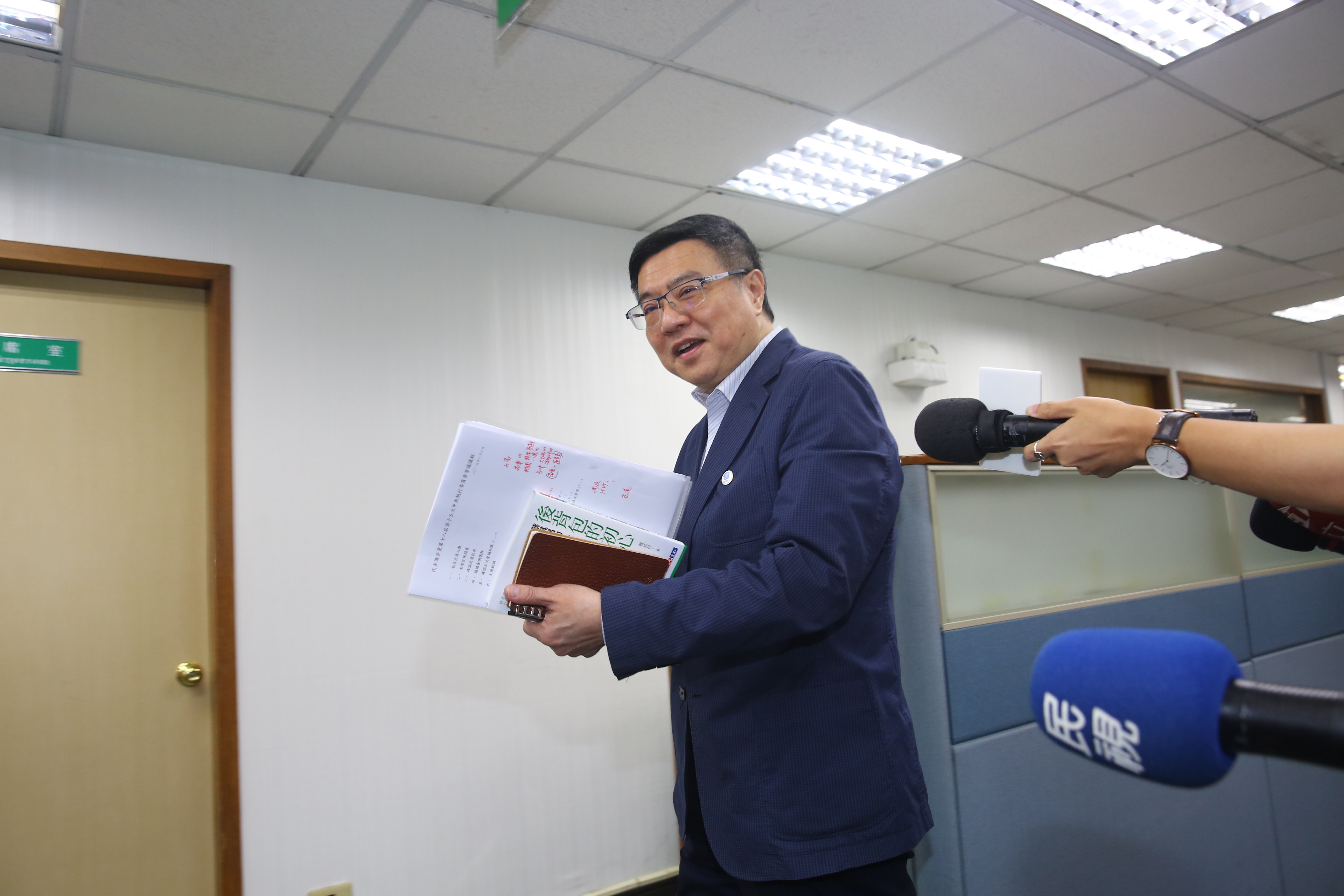 民進黨主席卓榮泰受訪表示，他沒聽說謝維洲改姓的事。