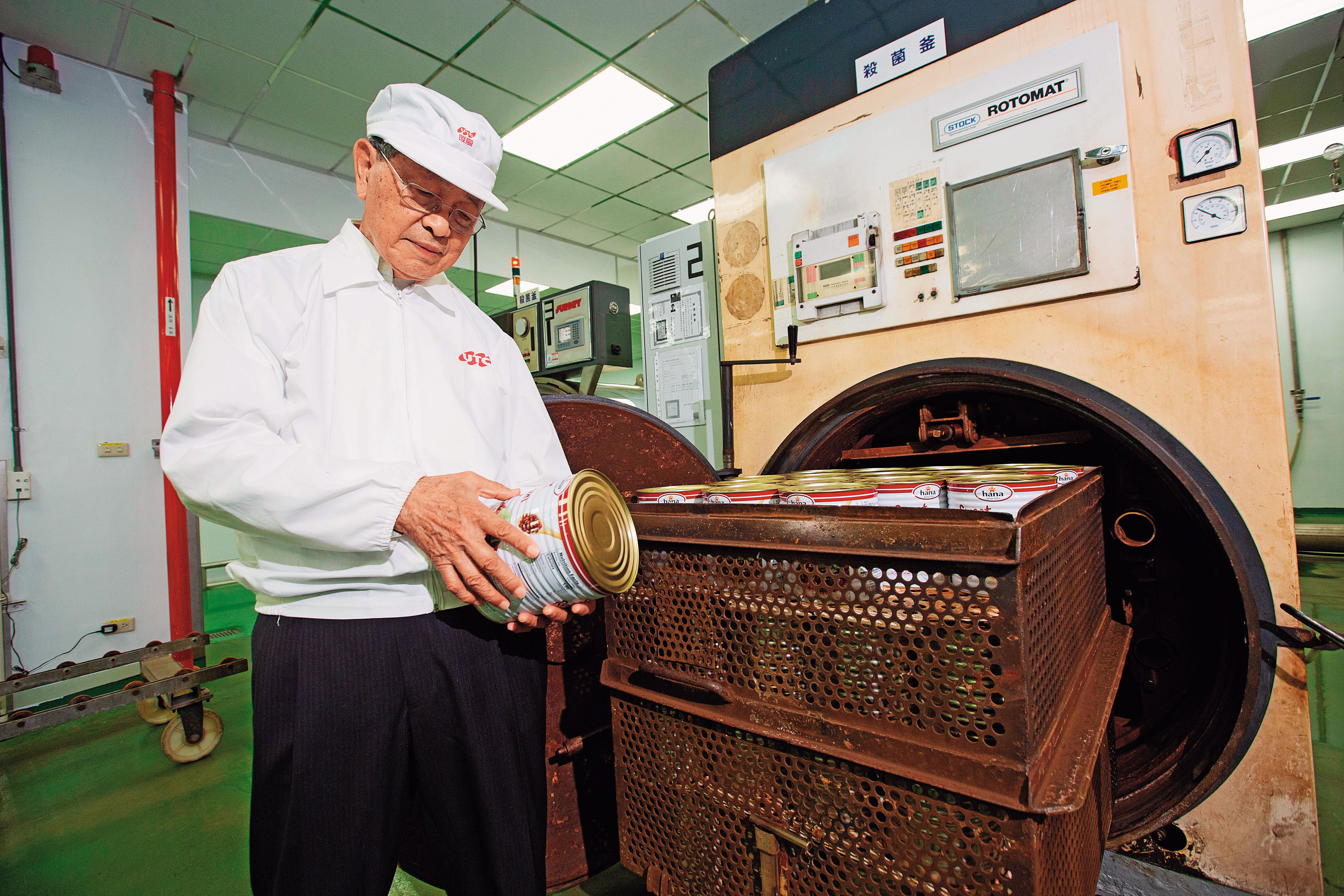 林柏榮投資設備不手軟，30年前就砸600萬元引進台灣第一台德製旋轉式殺菌機。