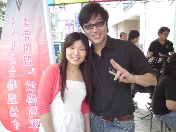 程珮綺、董淵翔2人為同樂團的主唱，常到各地表演。（程珮綺提供）