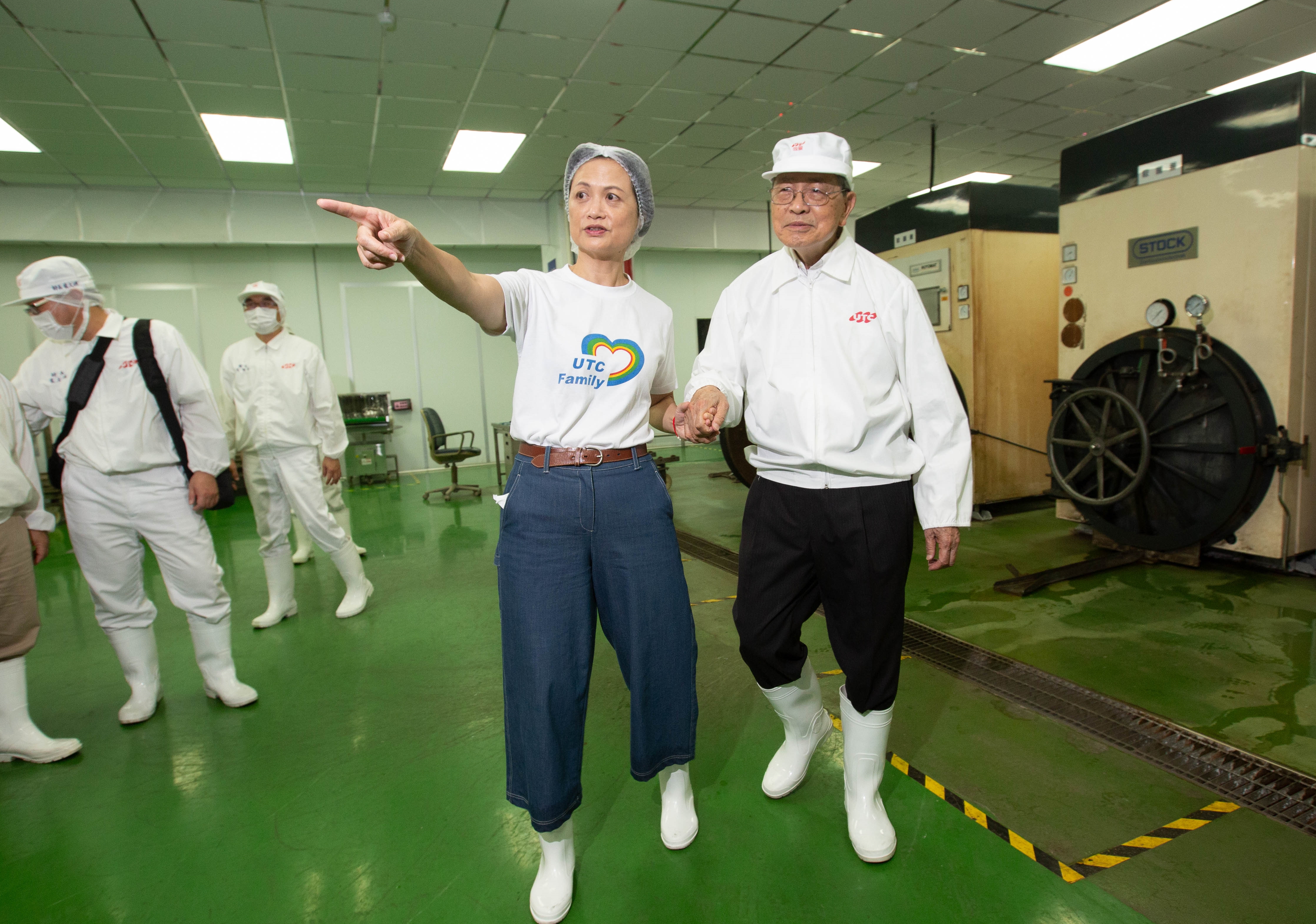 林柏榮（右）1970年創立聯夏食品，曾是國內最大豆餡外銷生產商，女兒林慧美（左）加入後，多角化經營切入調理食品，是許多食品、餐飲品牌不可或缺的原物料供應商。