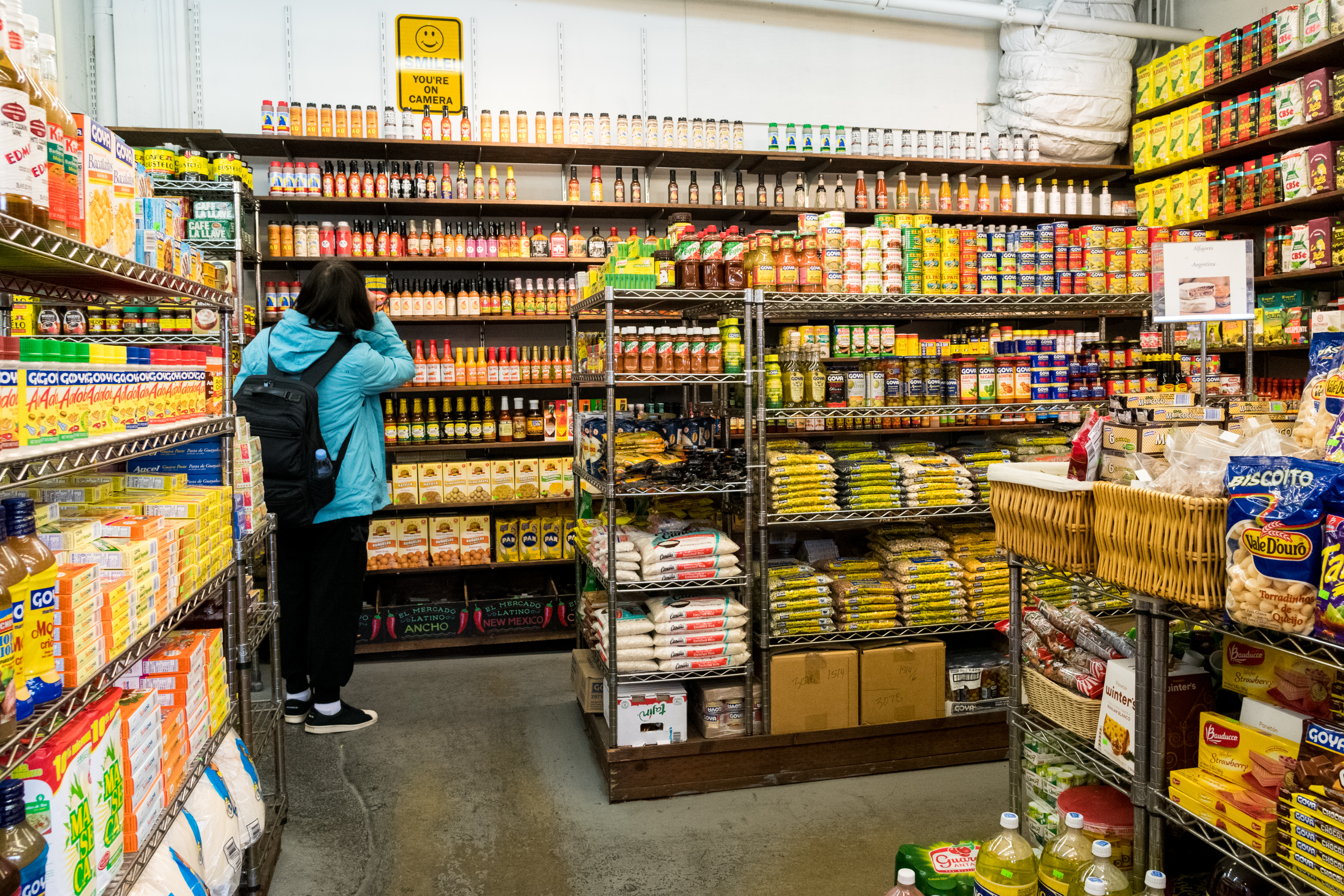 墨西哥食品店裡應有盡有,讓我看得眼花繚亂。