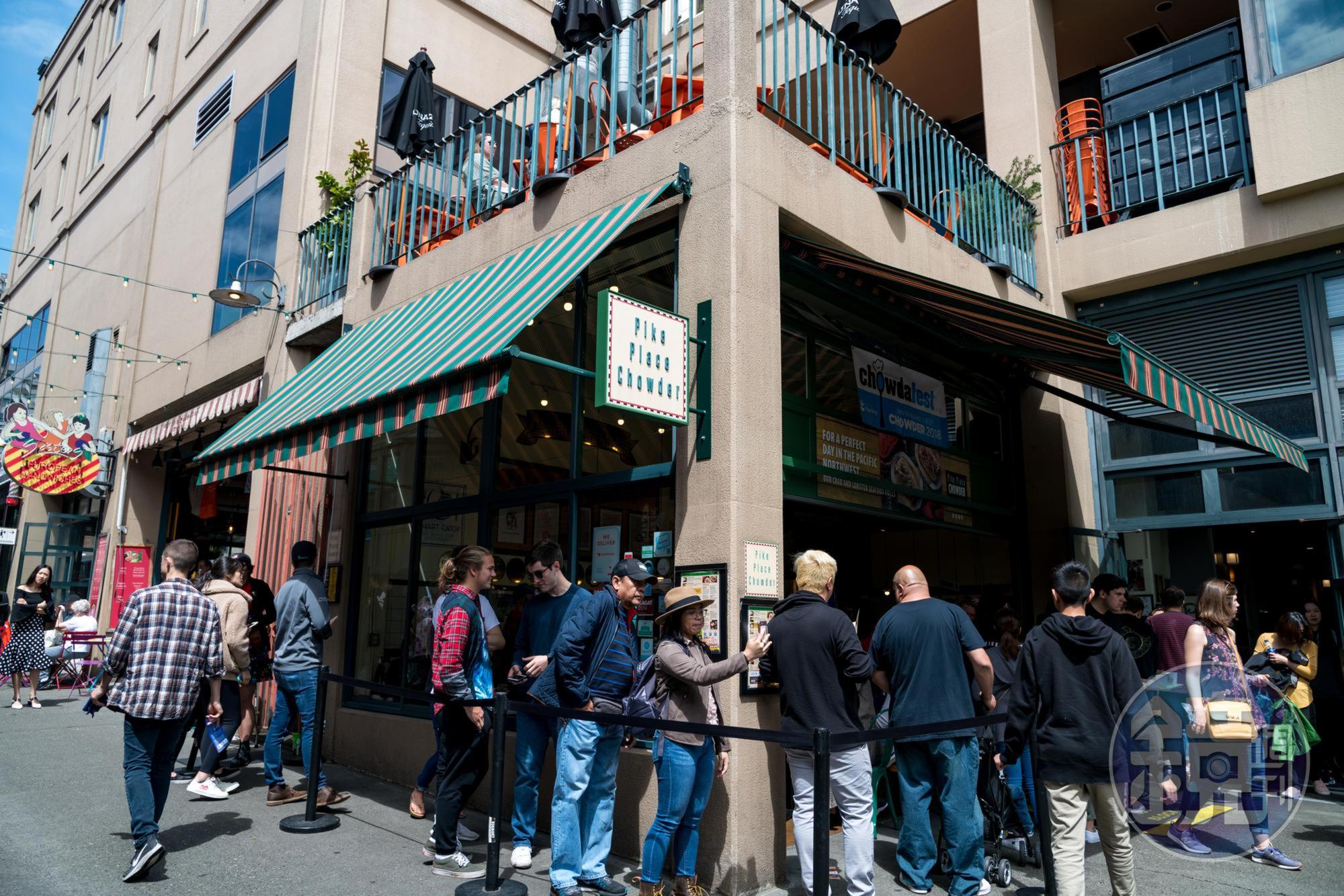營業時間一到，「Pike Place Chowder」前就大排長龍。