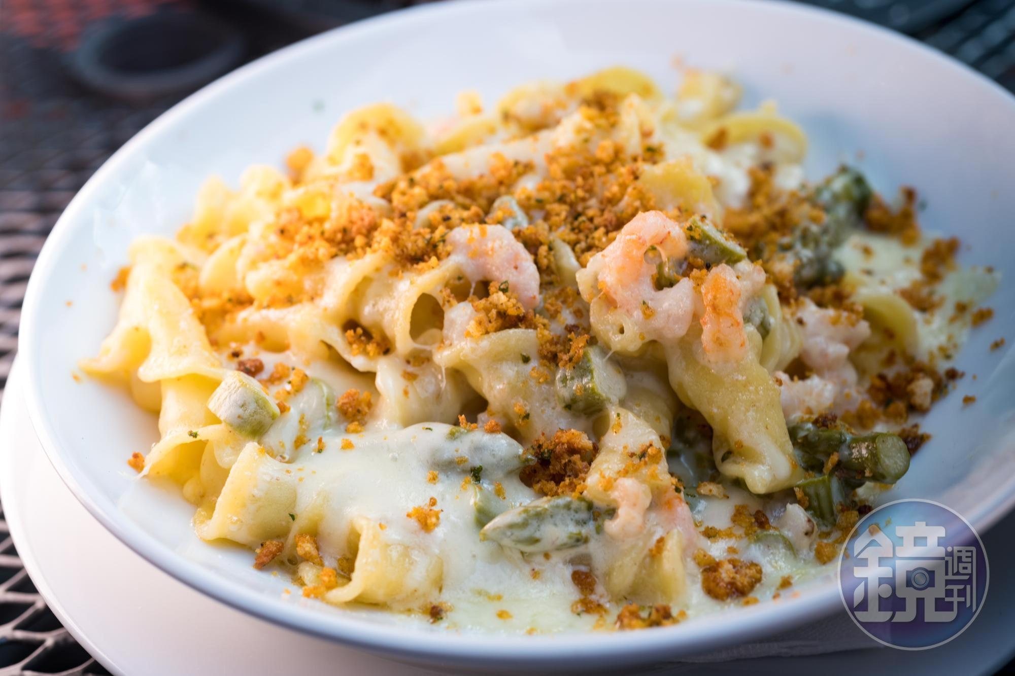 「Campanelle」中文姑且譯為風鈴花麵，加了當地海灣捕的小蝦、蘆筍與乾酪，非常可口。（23美元／份，約NT$724）