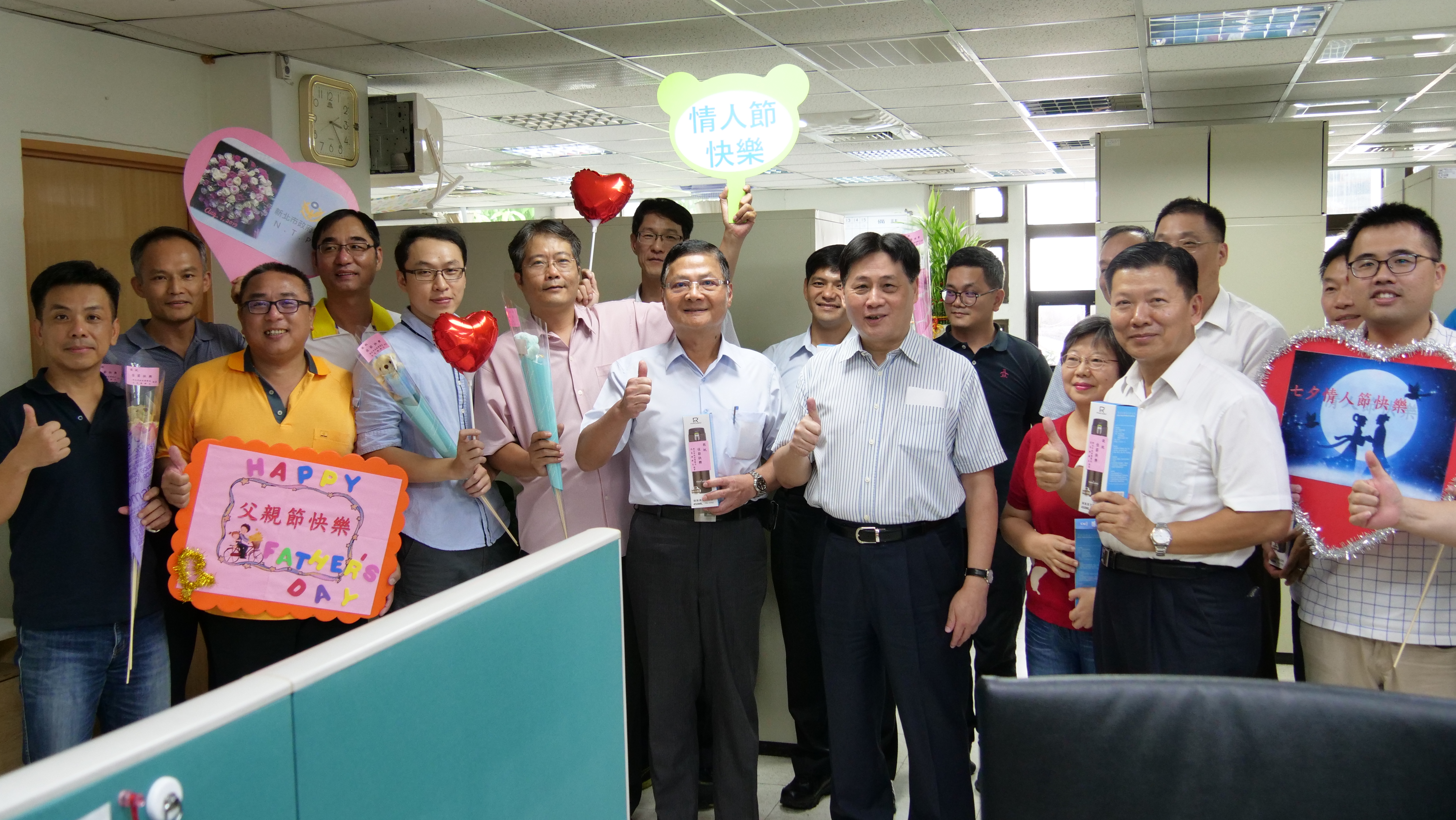 陳檡文同時對緊接而來的父親節向警察爸爸們獻上祝福和敬意。（翻攝畫面）