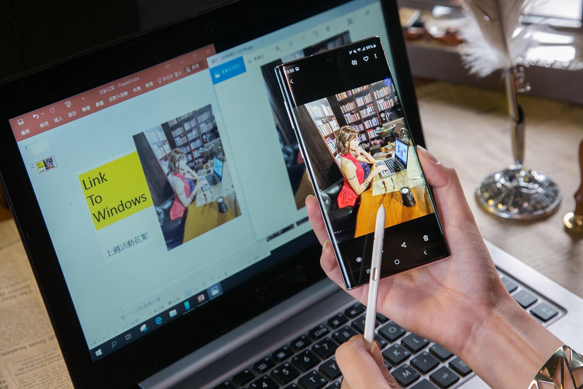 三星Note10最大亮點仍是招牌S Pen觸控筆,首度內建六軸感應器,支援更精細的手勢控制。(三星提供)