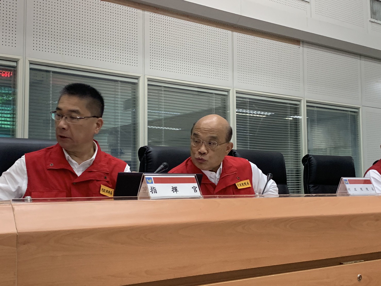 蘇貞昌坐鎮中央災害應變中心。（行政院提供）