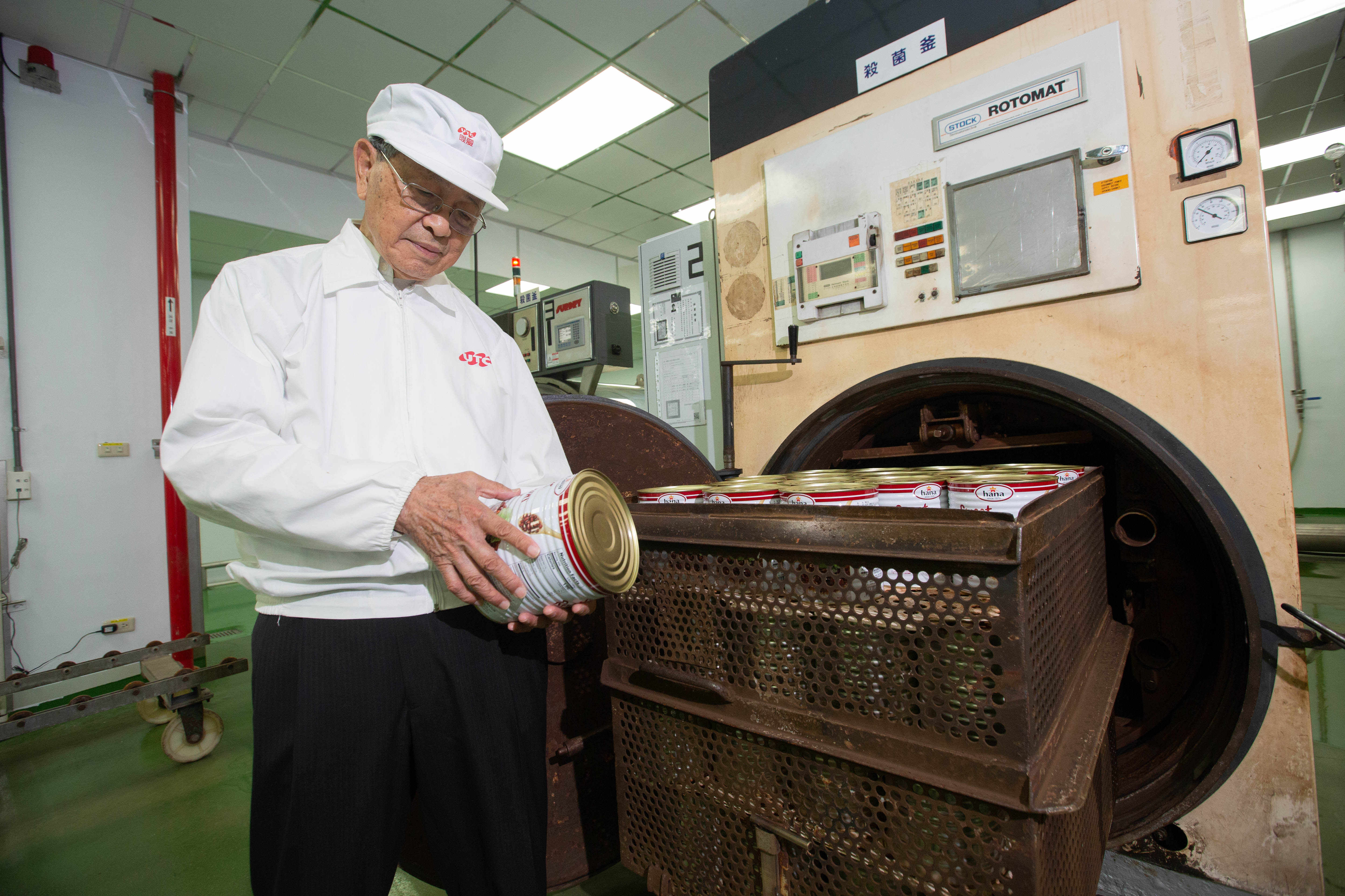 林柏榮創業前曾是中央信託局公務員，他在職場累積的信用，創業後日本商社紛紛力挺。