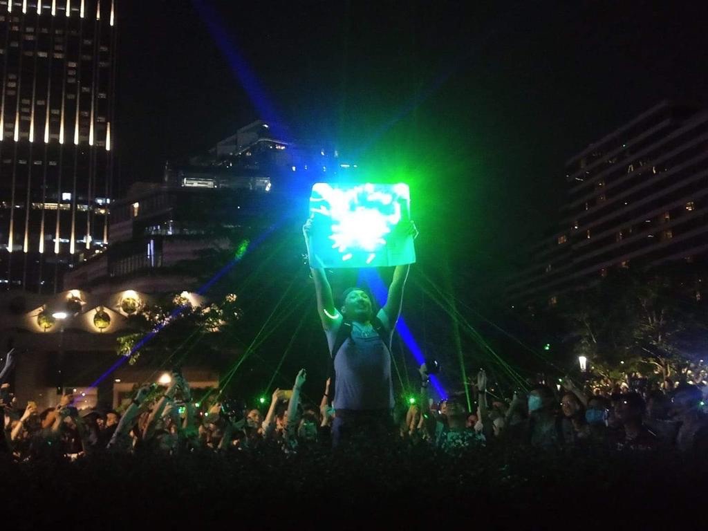 網民發起全民觀星活動，開創另類的戲謔性抗議行動。