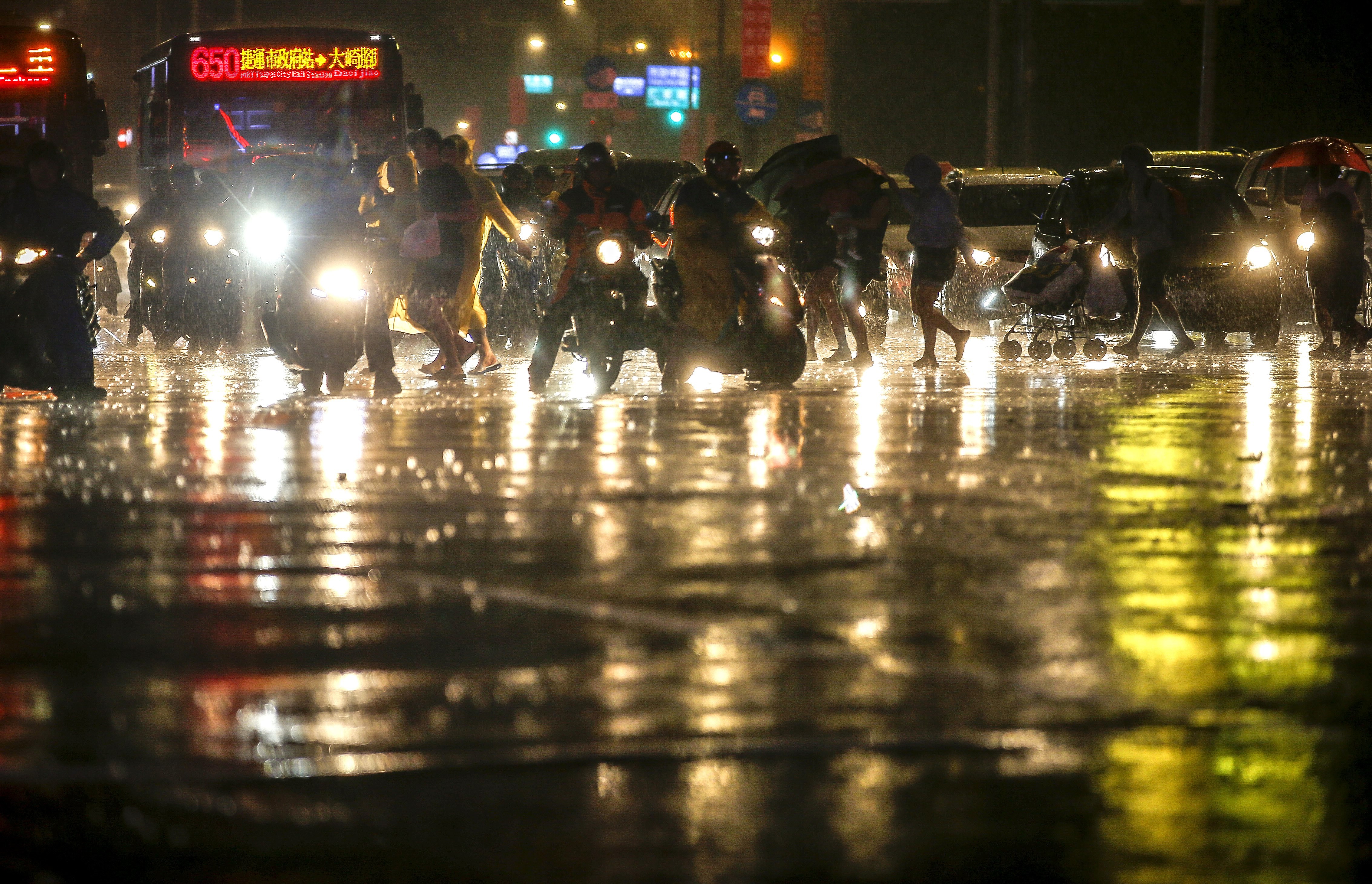 利奇馬強颱來勢洶洶,中央氣象局已針對台北、新北、桃園、新竹、基隆、宜蘭、台中、苗栗及花蓮發布陸上警報。(東方IC)