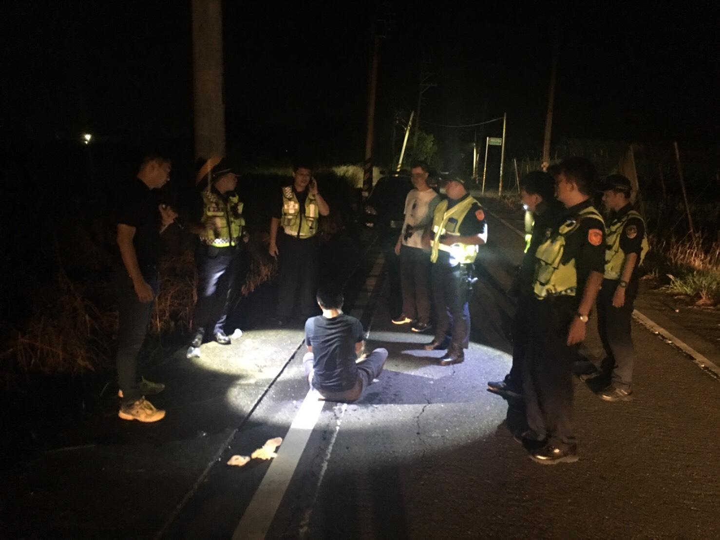 歸仁分局警方在關廟尋獲在學甲被搶的紅色奧迪汽車。(翻攝照片)