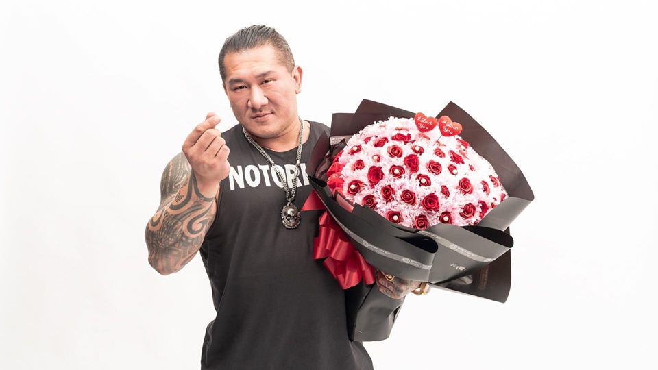 網紅館長評論時事,樹立不少敵人,但也有人搶著沾。(翻攝自館長臉書)