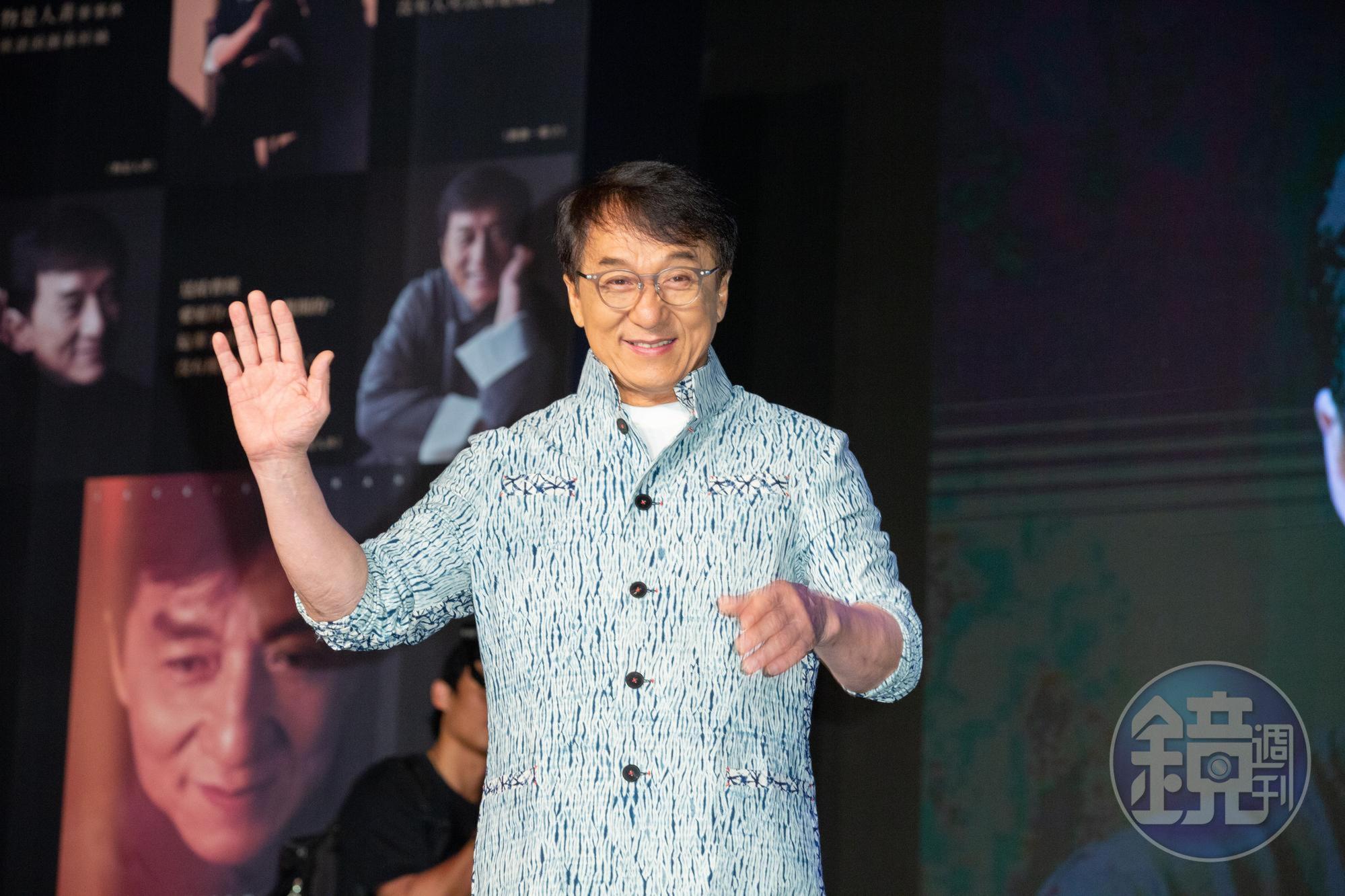 前陣子成龍來台宣傳新專輯《我還是成龍》，在記者會上感性地謝謝太太林鳳嬌。