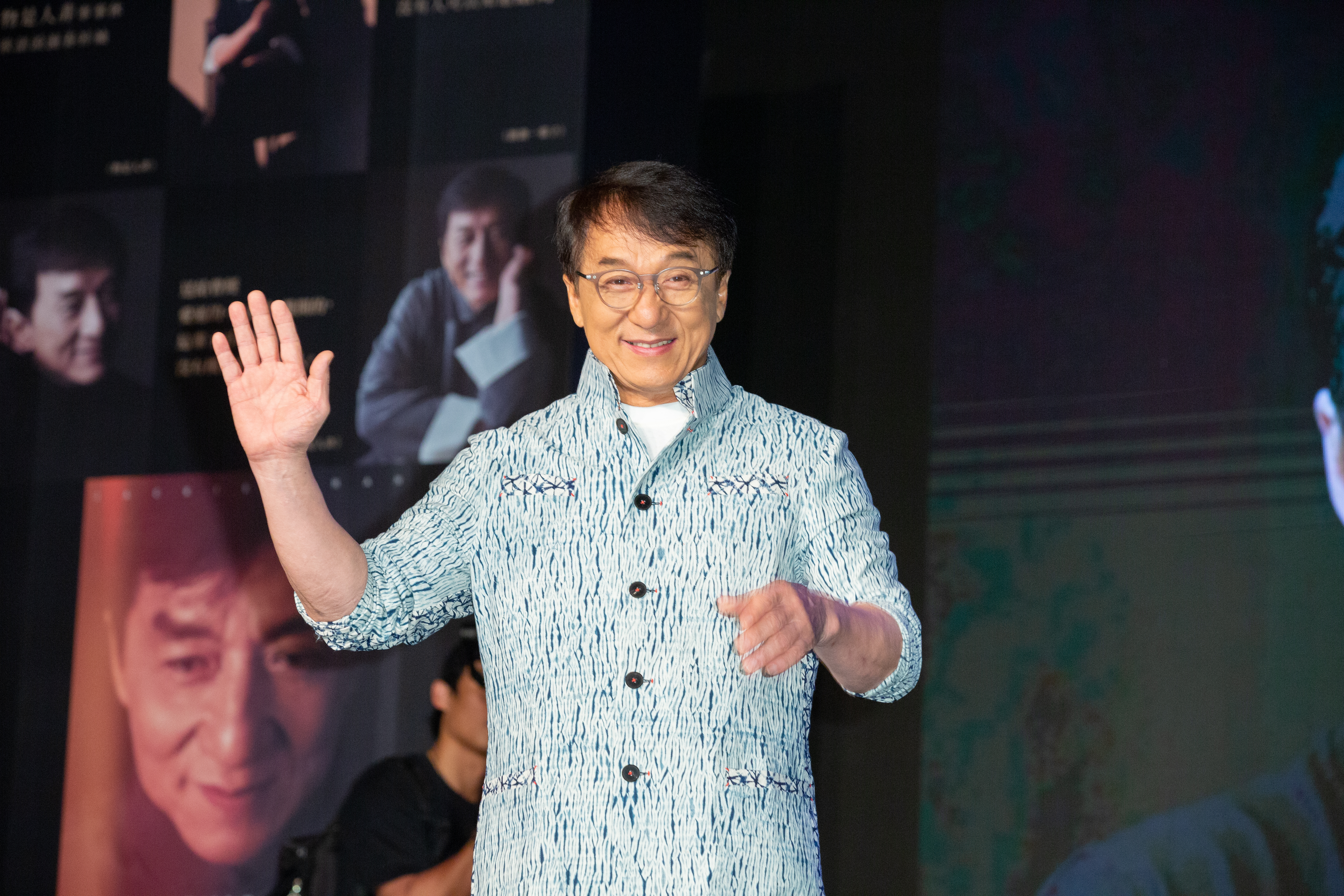 前陣子成龍來台宣傳新專輯《我還是成龍》，在記者會上感性地謝謝太太林鳳嬌。