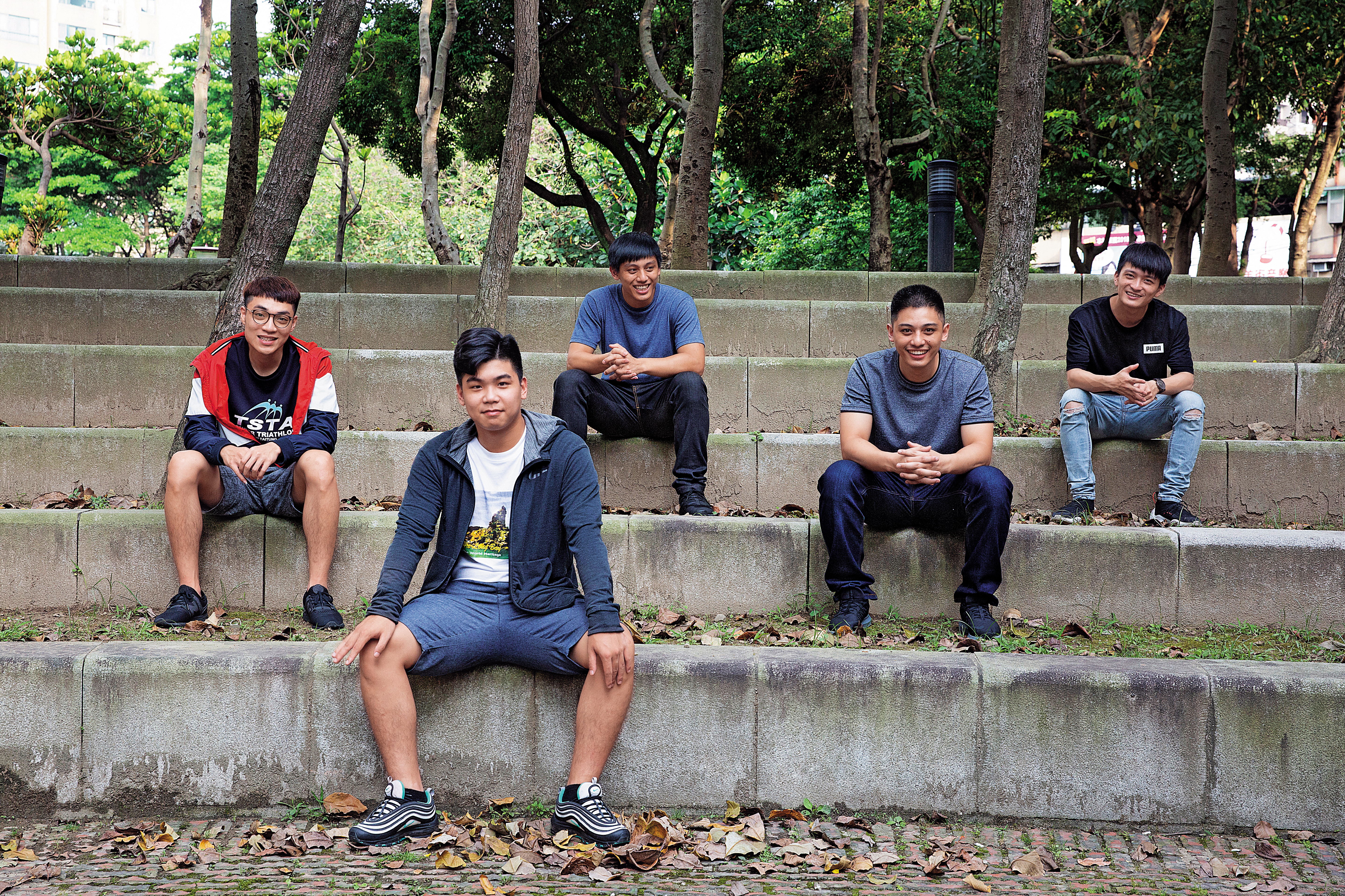 大改樂團2011年成立，原為薩克斯風團，2014年改為搖滾樂團。左起李文恩（21歲／鼓手）、曹泰連（19歲／薩克斯風手）、吳聖豪（24歲／主唱）、吳聖凱（25歲／貝斯手兼團長）、李大地（22歲／吉他手）。