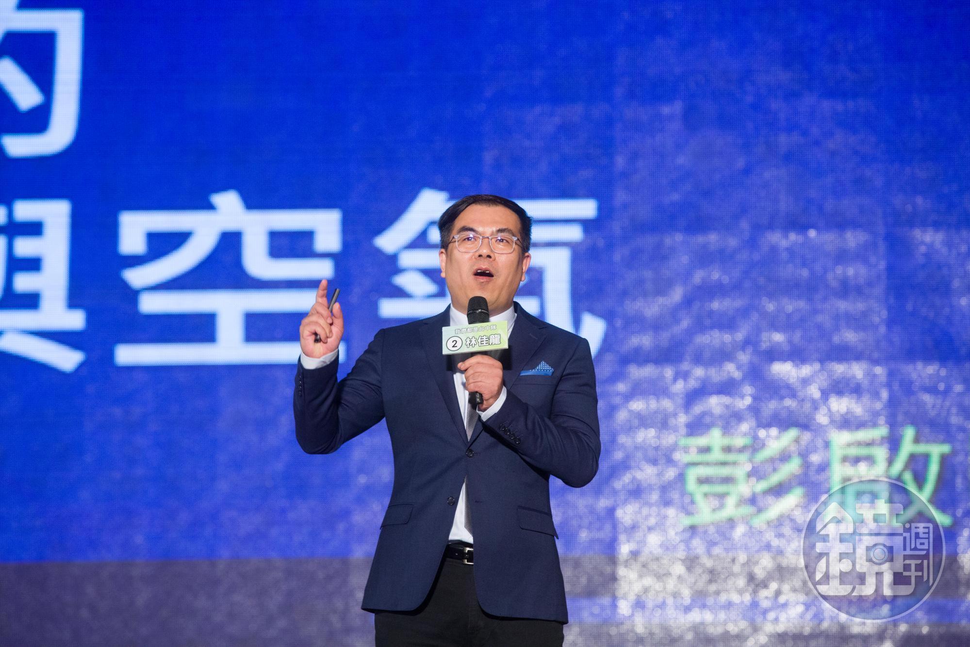 彭啟明認為颱風假在凌晨到清晨做決策會較好,但民眾習慣越早越好,這很兩難。