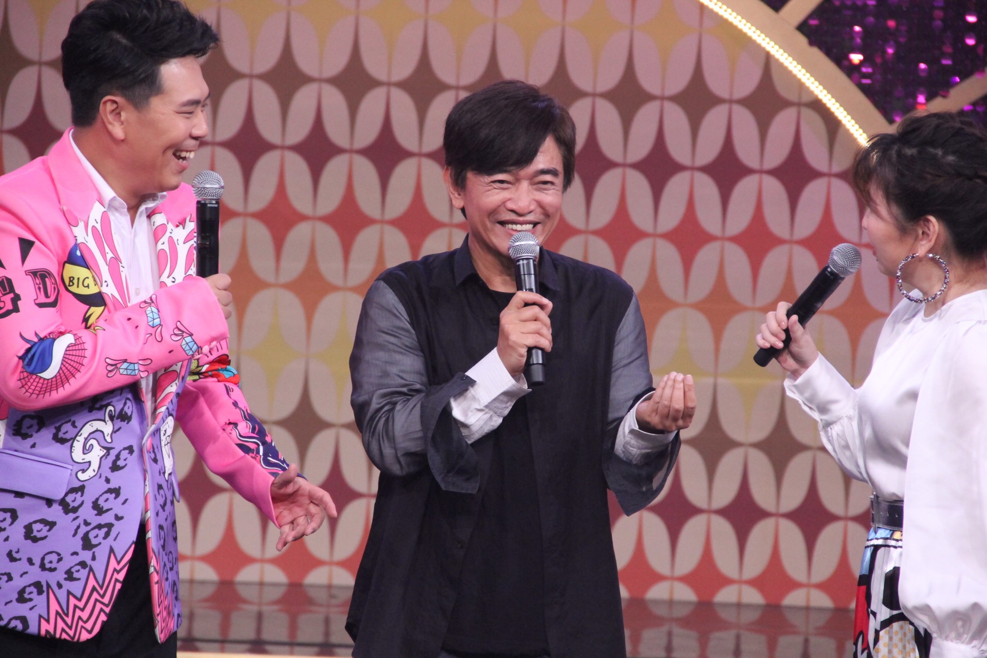 吳宗憲在《MUCH金點秀》中侃侃而談。（年代提供）