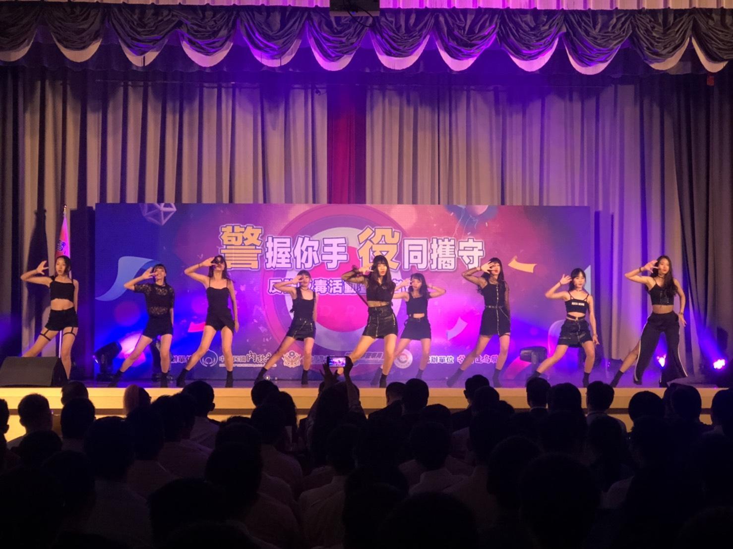 育達商職女團載歌載舞，宣導反毒打詐。（翻攝畫面）