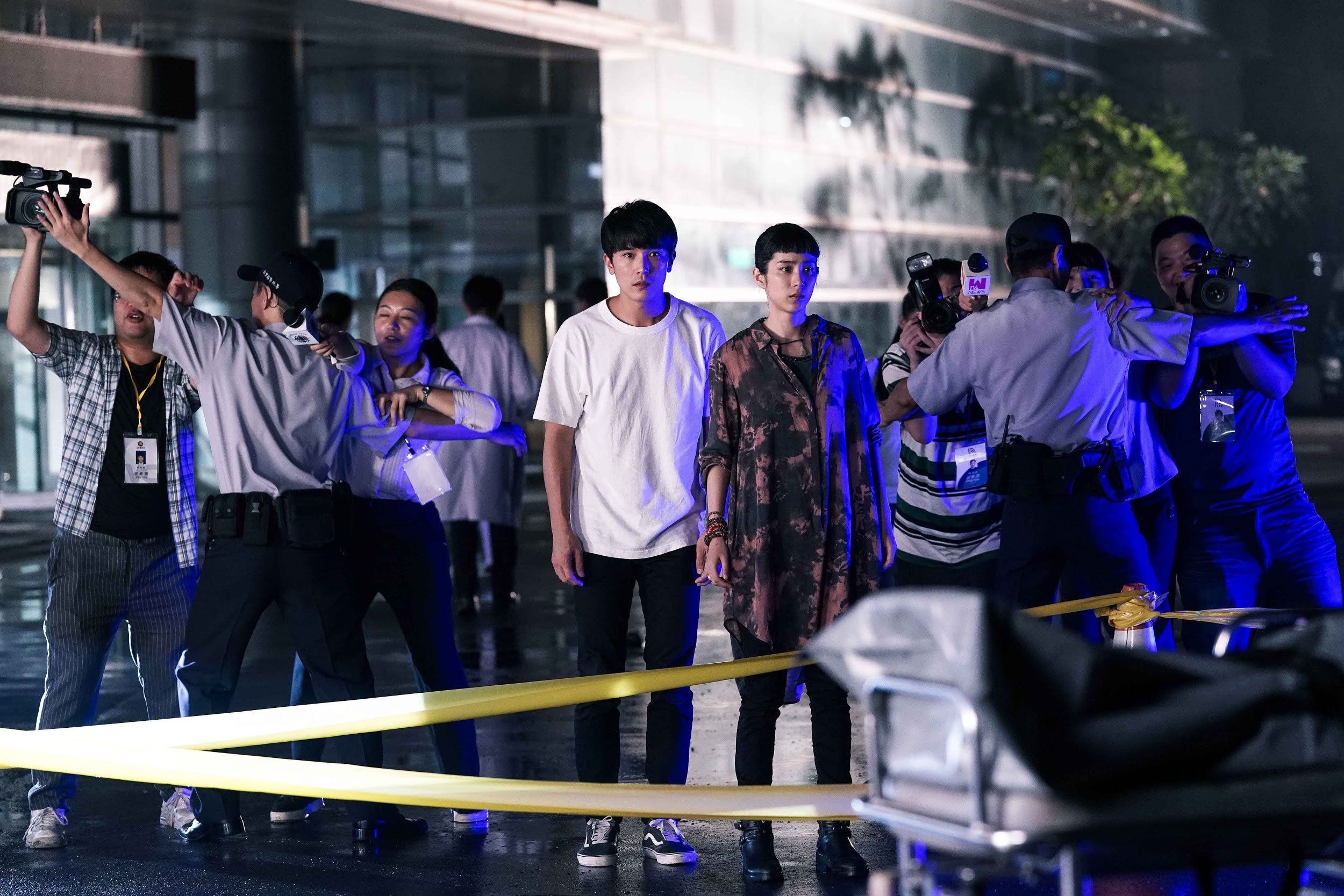 邱澤（中左）、温貞菱（中右）主演的《第九分局》中不少橋段故事都有所本。（甲上提供）