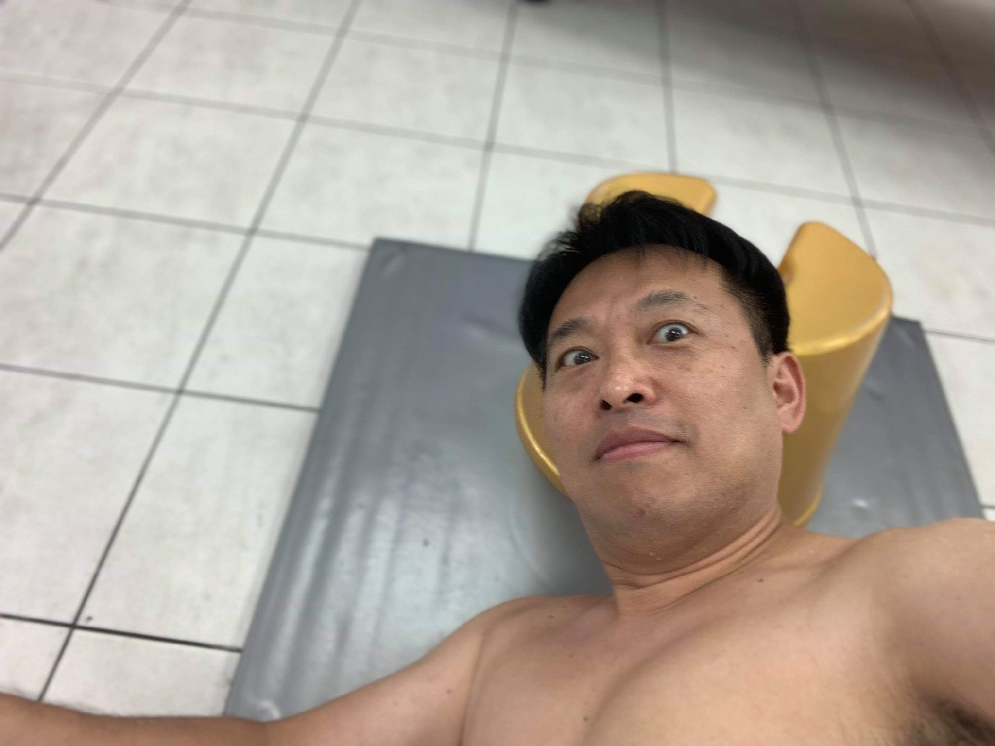 夏木安梨合作過最難忘的AV男優竟是歐吉桑吉村卓，她笑說：「他不帥的外表可以帶給男粉絲自信心。」（翻攝自吉村卓推特）