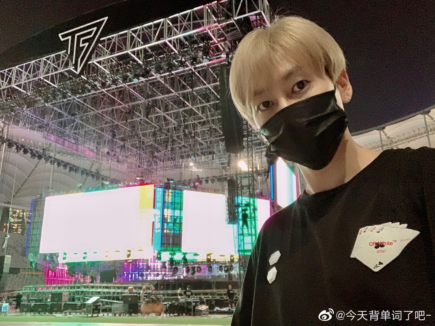 TFBOYS演唱會找來Super Junior成員李赫宰擔任導演。(翻攝自今天背單詞了吧微博)