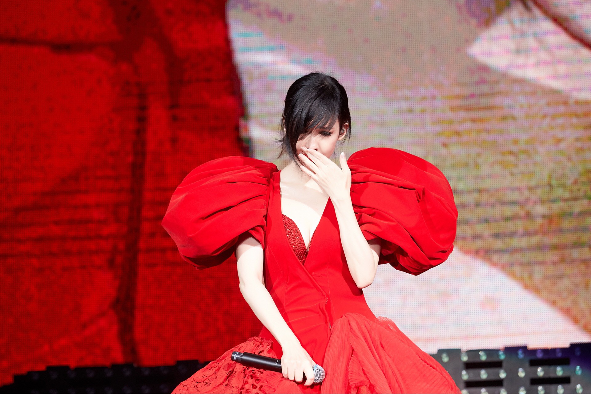 周慧敏演唱會上淚崩表示，未來可能沒有機會再來台灣開唱了。（寬宏藝術、福茂唱片提供）