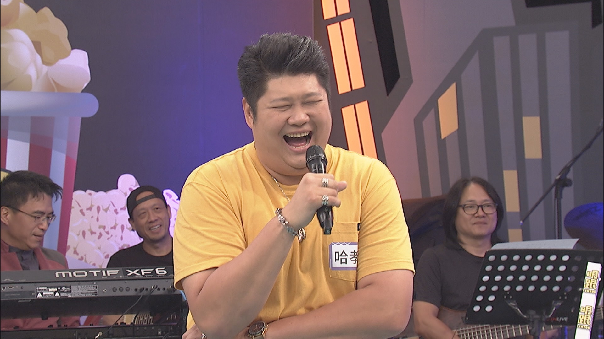 哈孝遠逮到機會在節目上曝光老婆超扯的秘密，兩人從交往到結婚生子，老婆竟然不承認自己會大便。（中天提供）