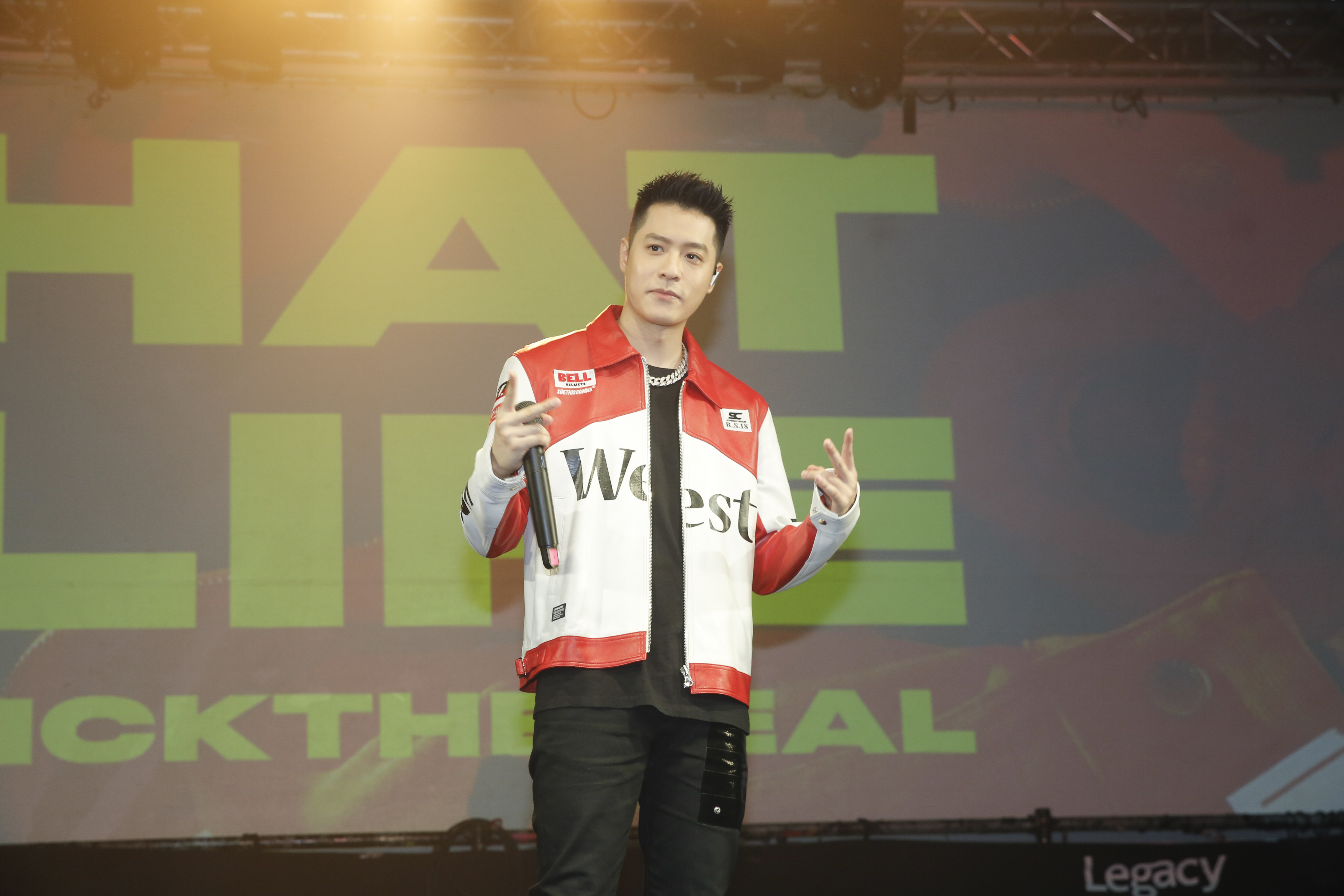 周湯豪今出席《WHAT A LIFE》簽唱會,回應新歌雷同韓曲風波。